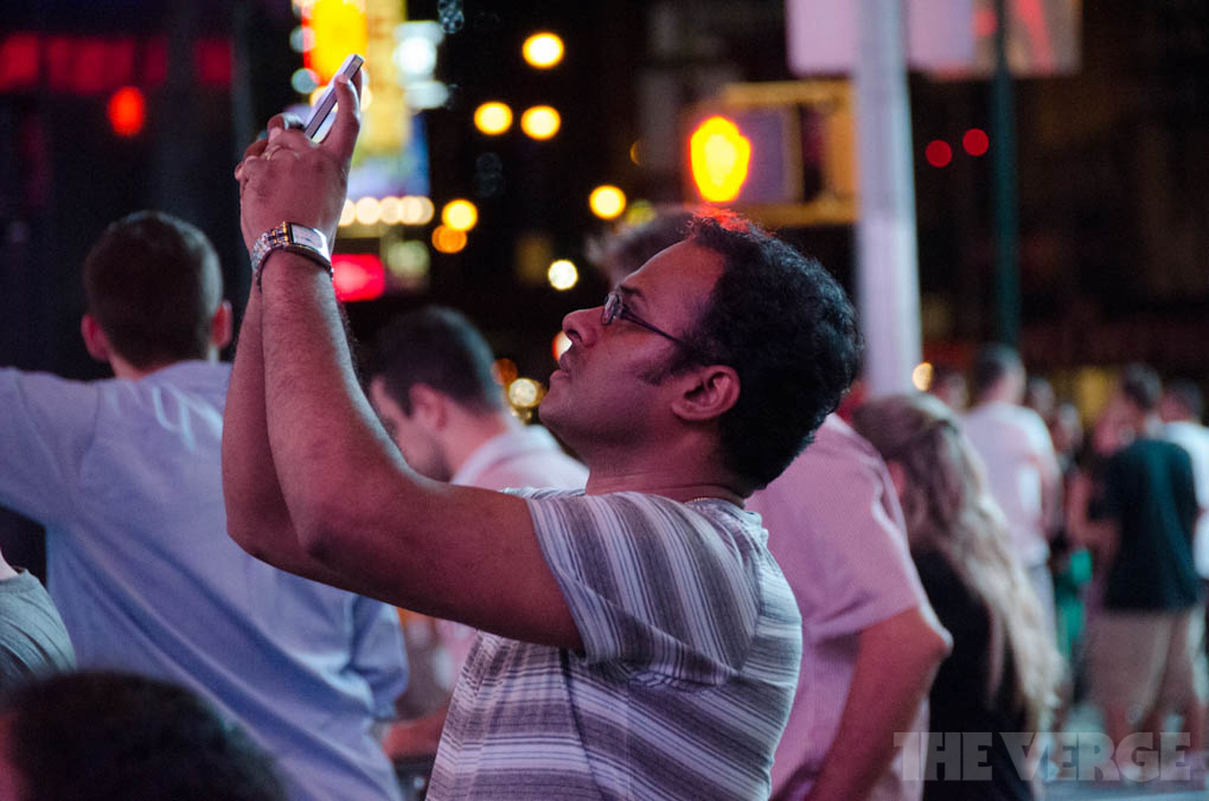 Times Square crowd reacts to the Curiosity landing: in pictures