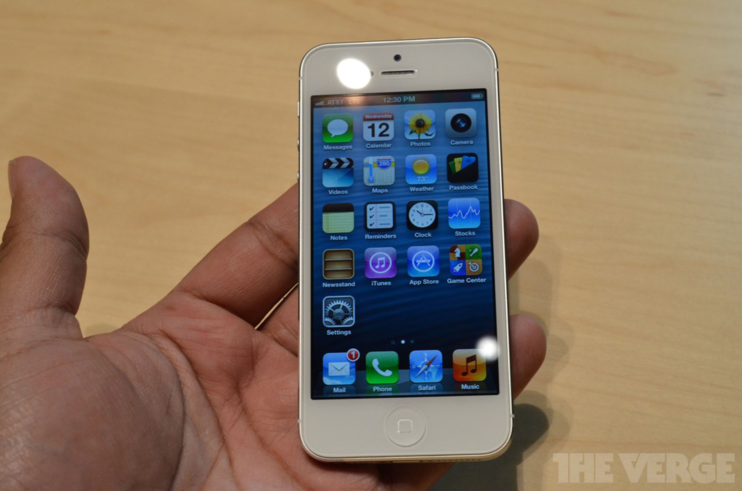 iPhone 5 hands-on pictures 2