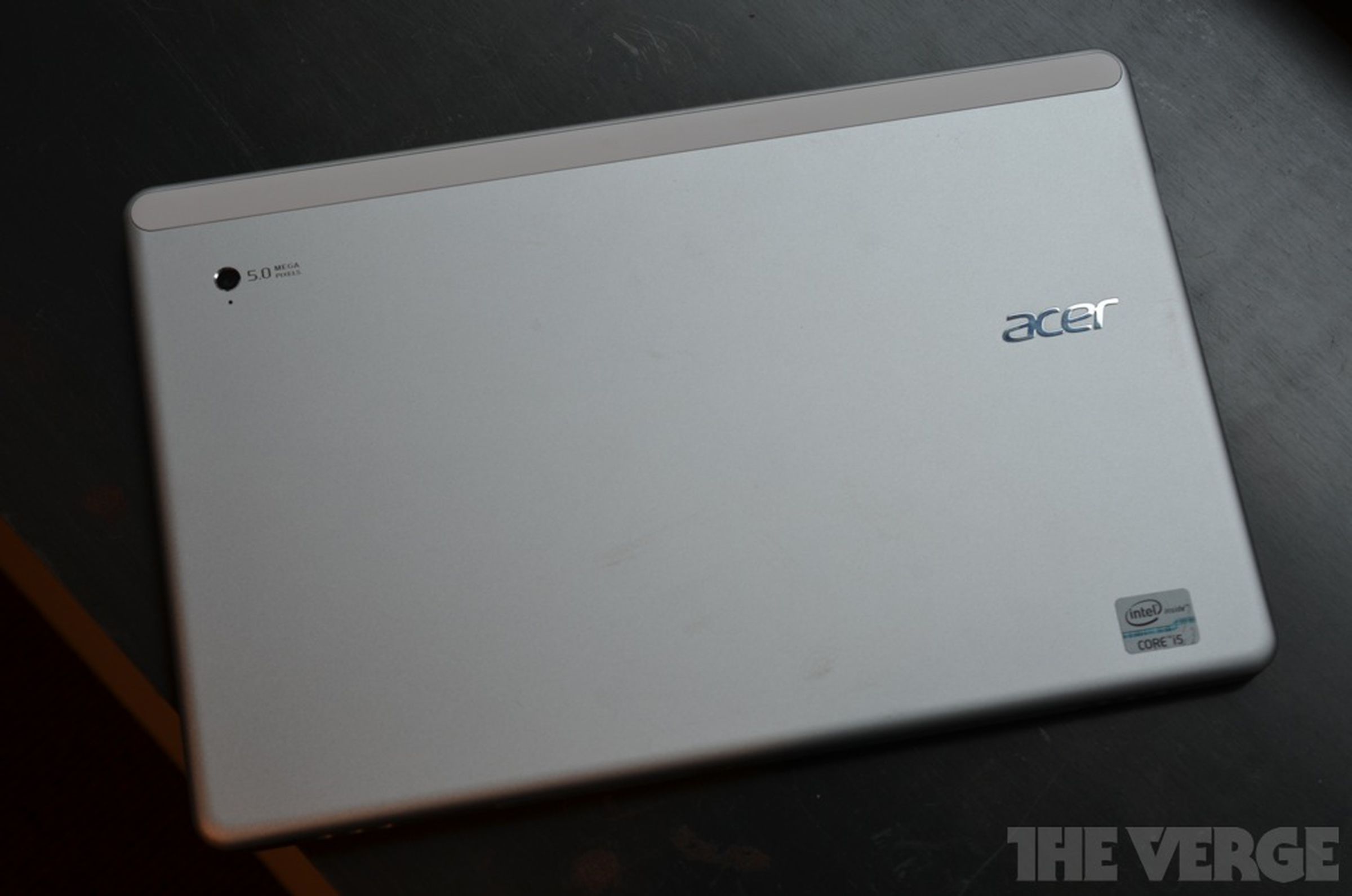 Acer Iconia W700 hands-on photos