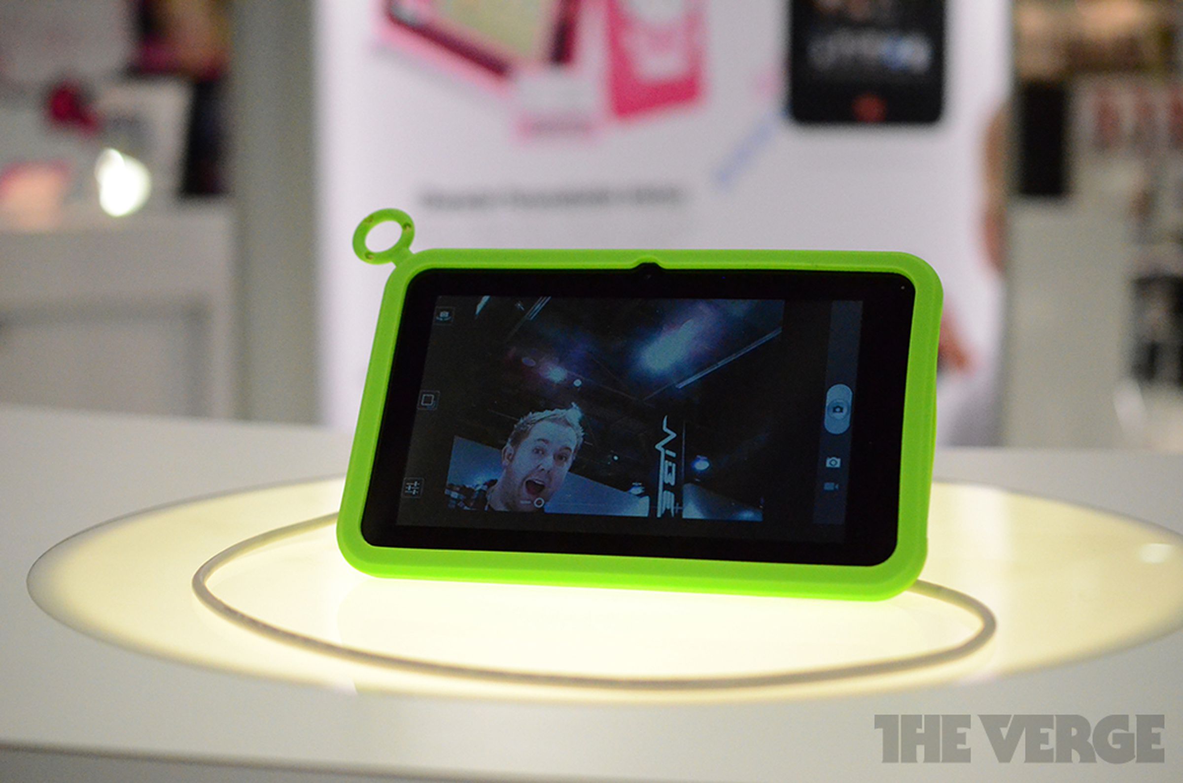 OLPC XO tablet hands-on photos