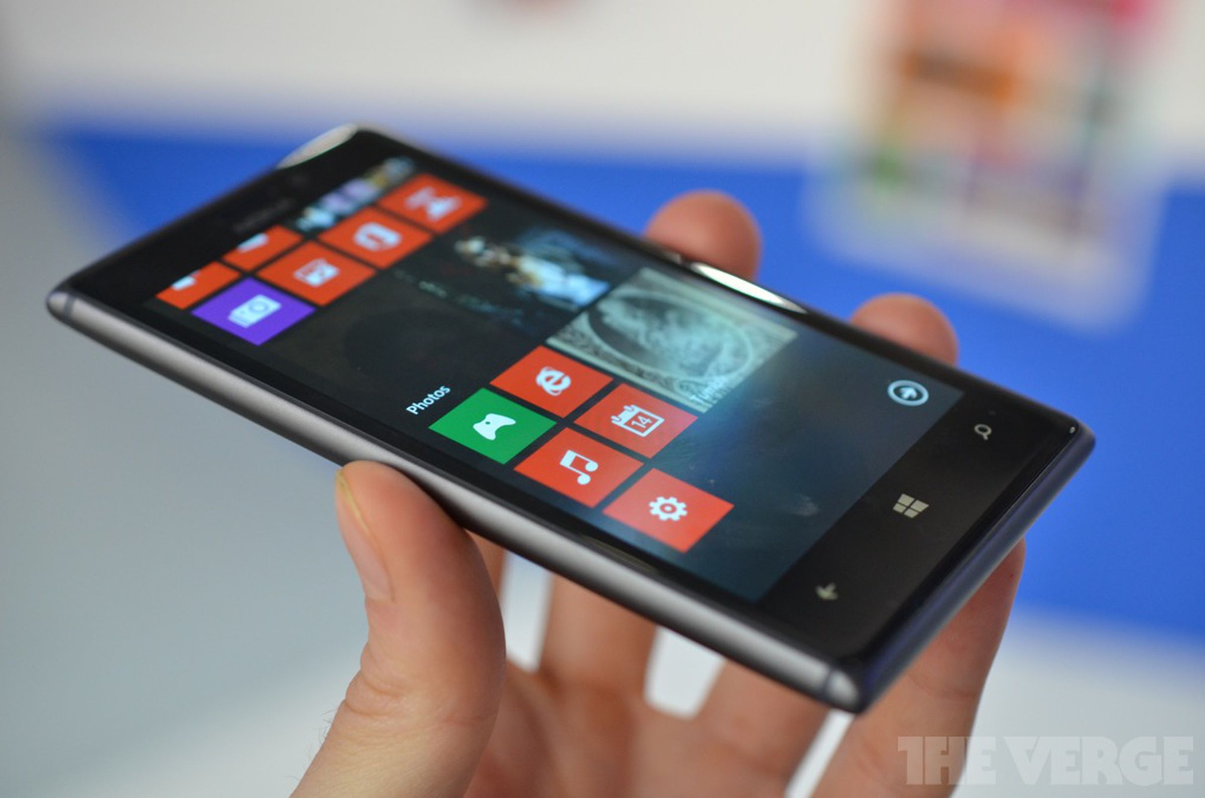 Nokia Lumia 925 hands-on gallery