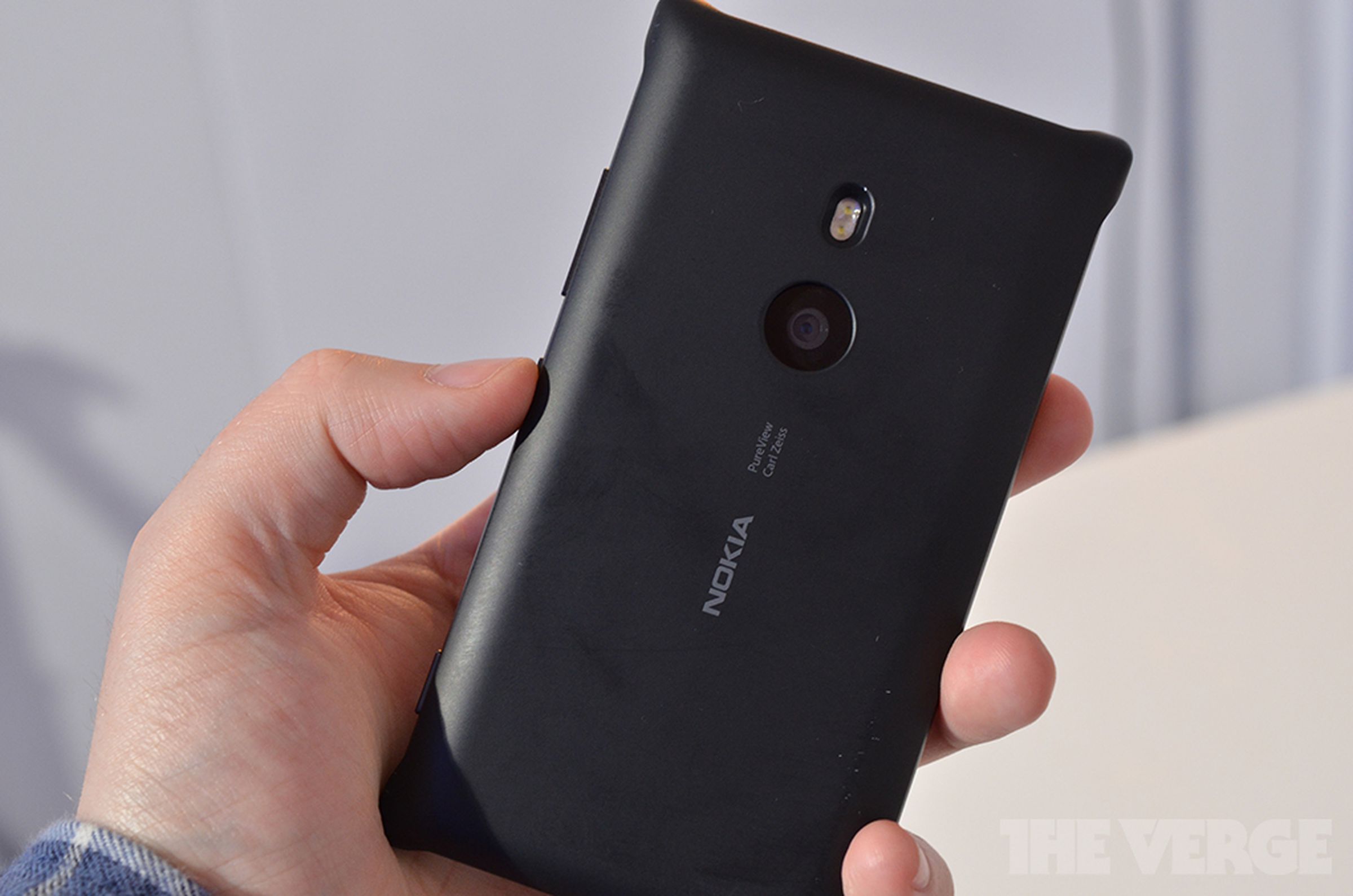 Nokia Lumia 925 hands-on gallery
