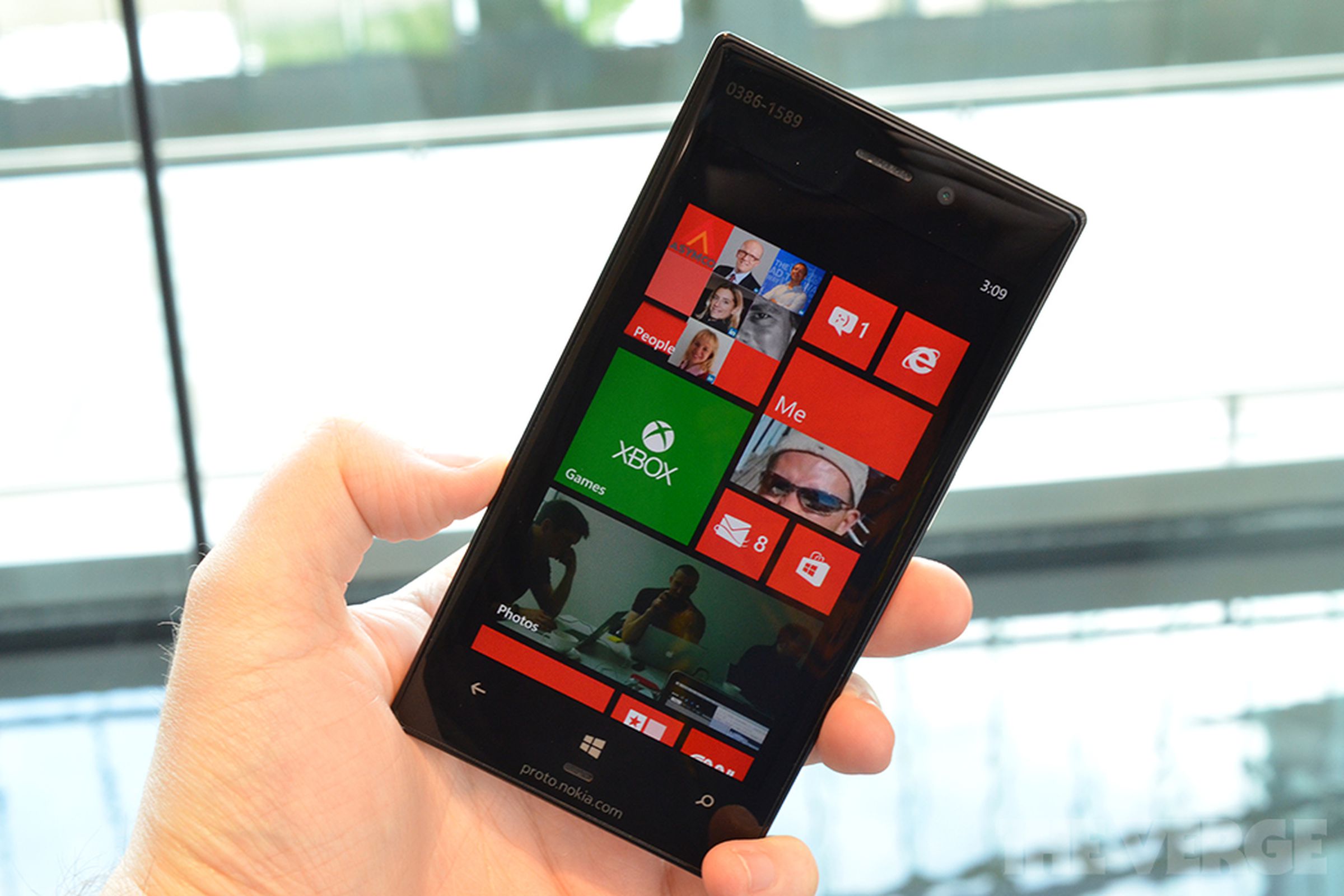 Gallery Photo: Nokia Lumia 928 hands-on photos