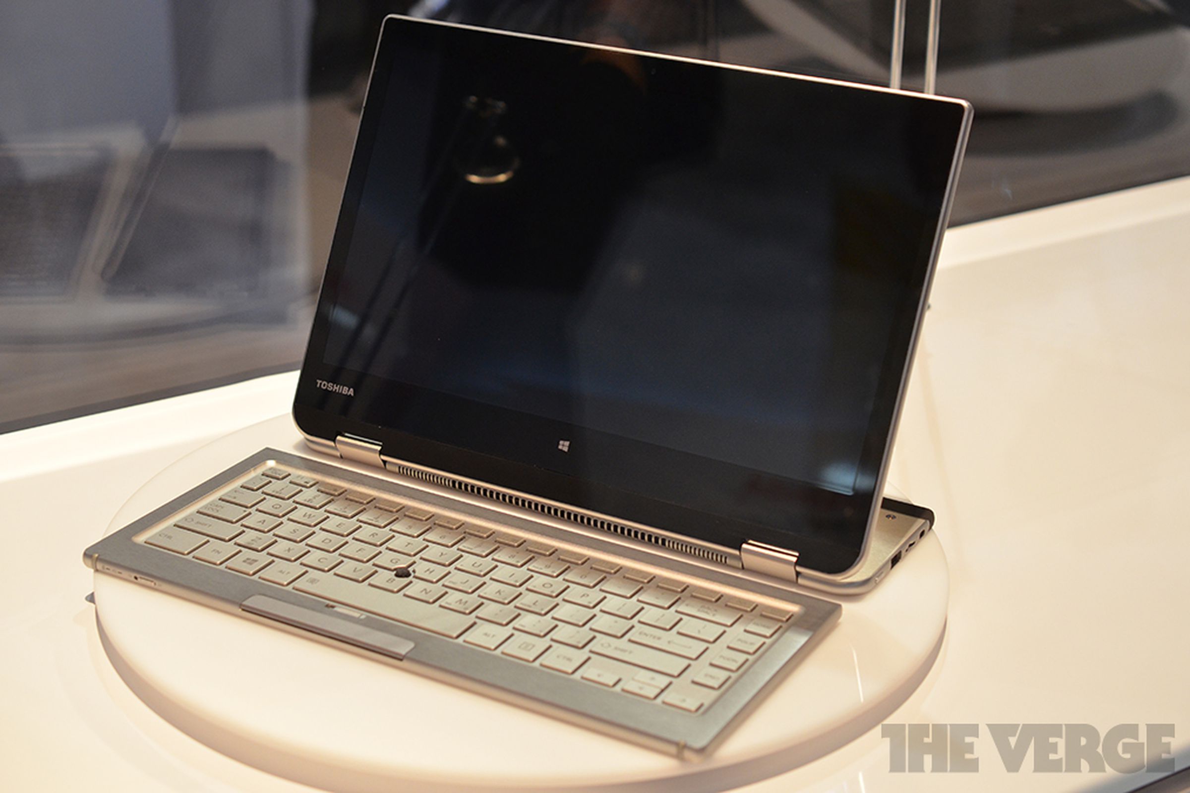 Gallery Photo: Toshiba 5-in-1 concept PC