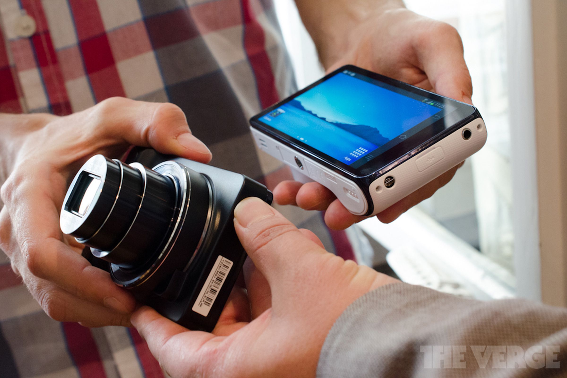 Купить камеру для андроид телефона. Samsung Galaxy Camera. Фотоаппарат на андроид. Самсунг камера на андроиде. Портативный фотоаппарат.