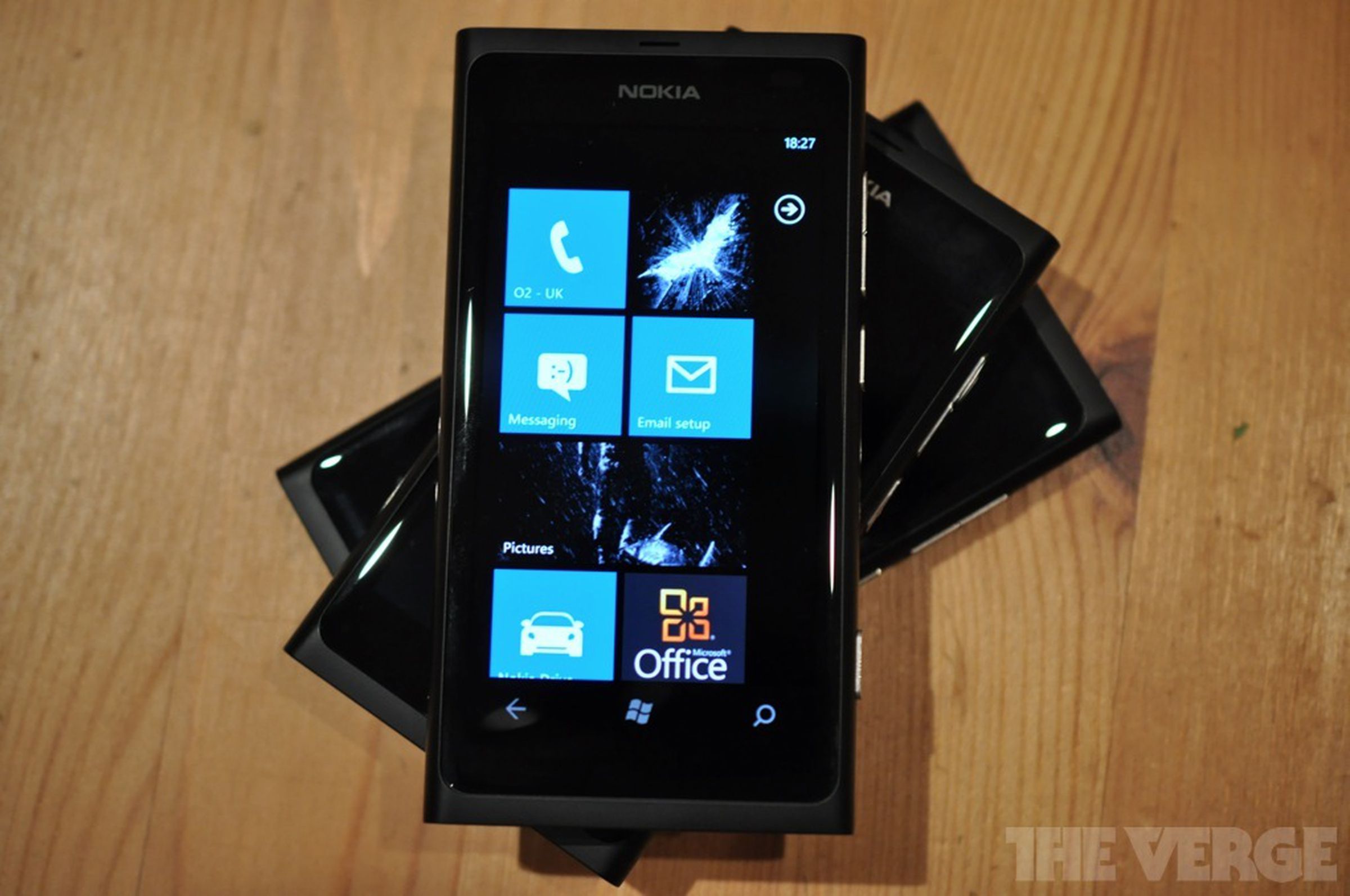 Nokia Lumia 800 Dark Knight Rises hands-on gallery