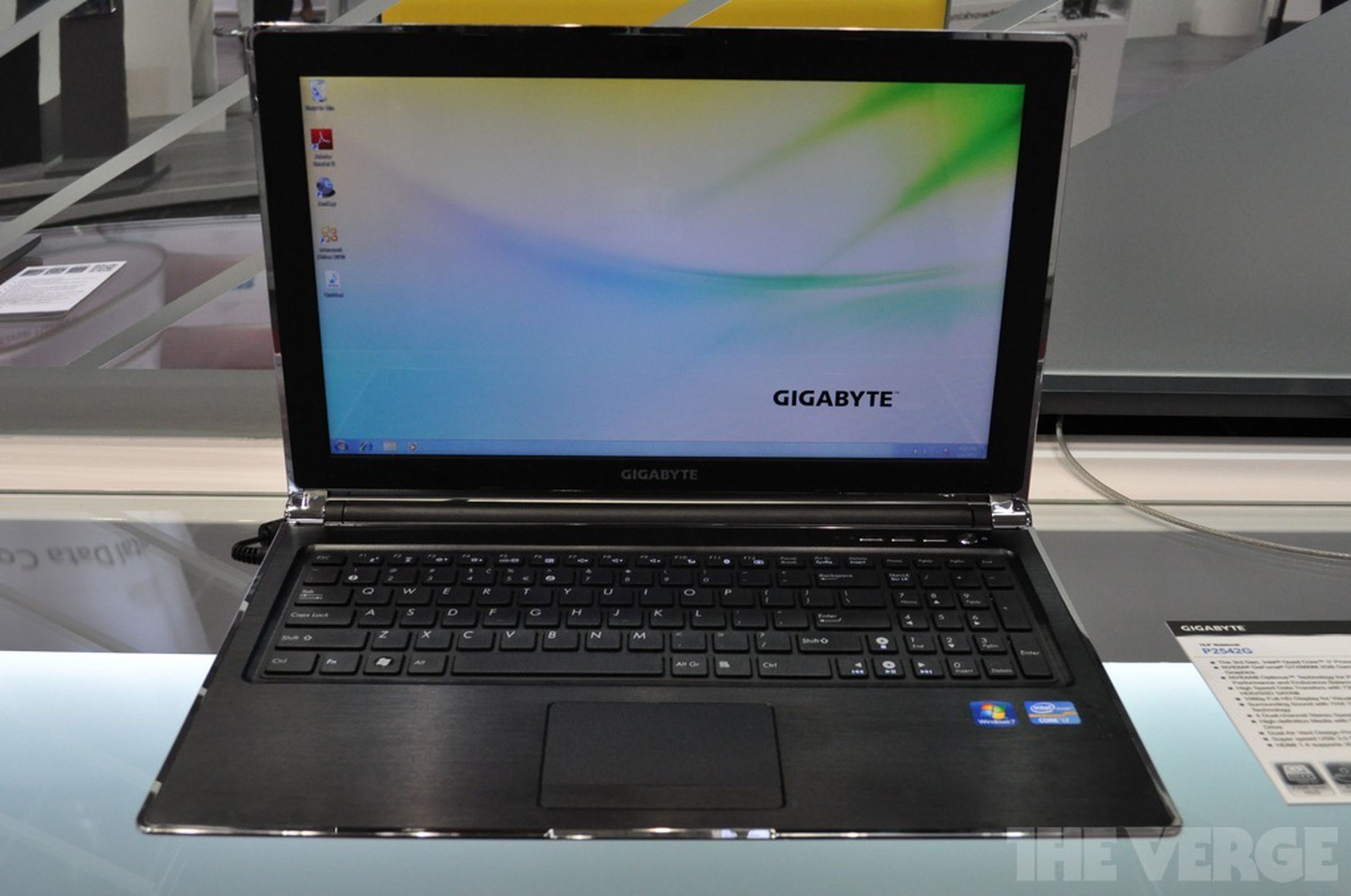 Gigabyte P2542G gaming laptop hands-on photos