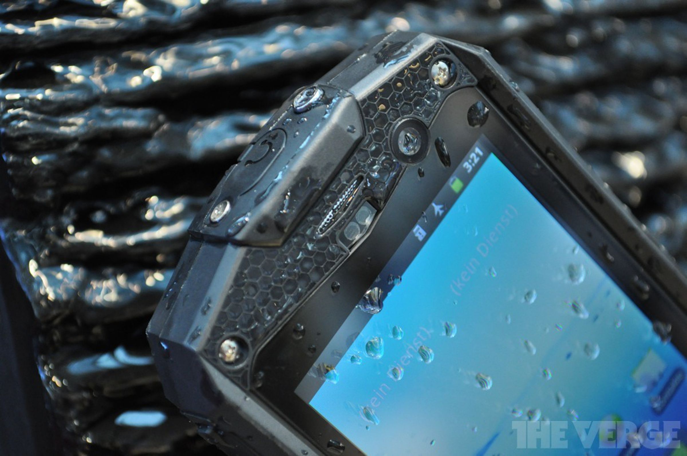 Caterpillar CAT B10 rugged smartphone hands-on pictures