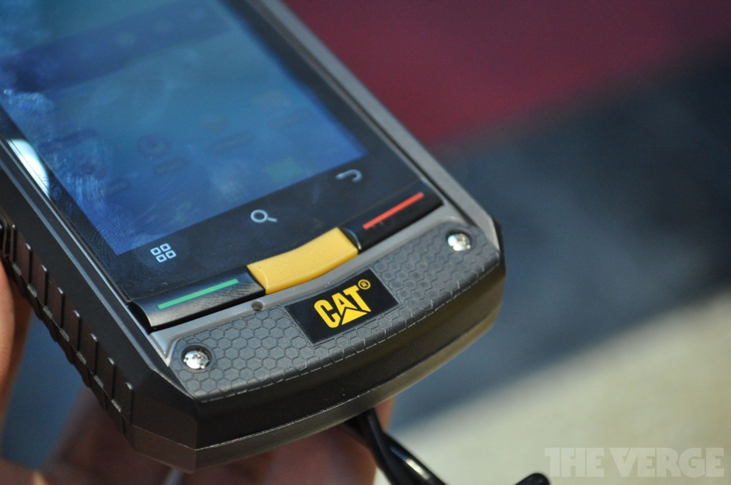 Caterpillar CAT B10 rugged smartphone hands-on pictures