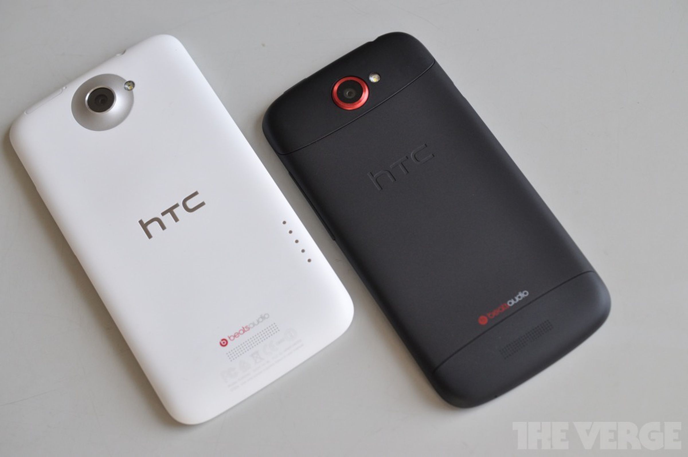 HTC One S vs. One X pictures