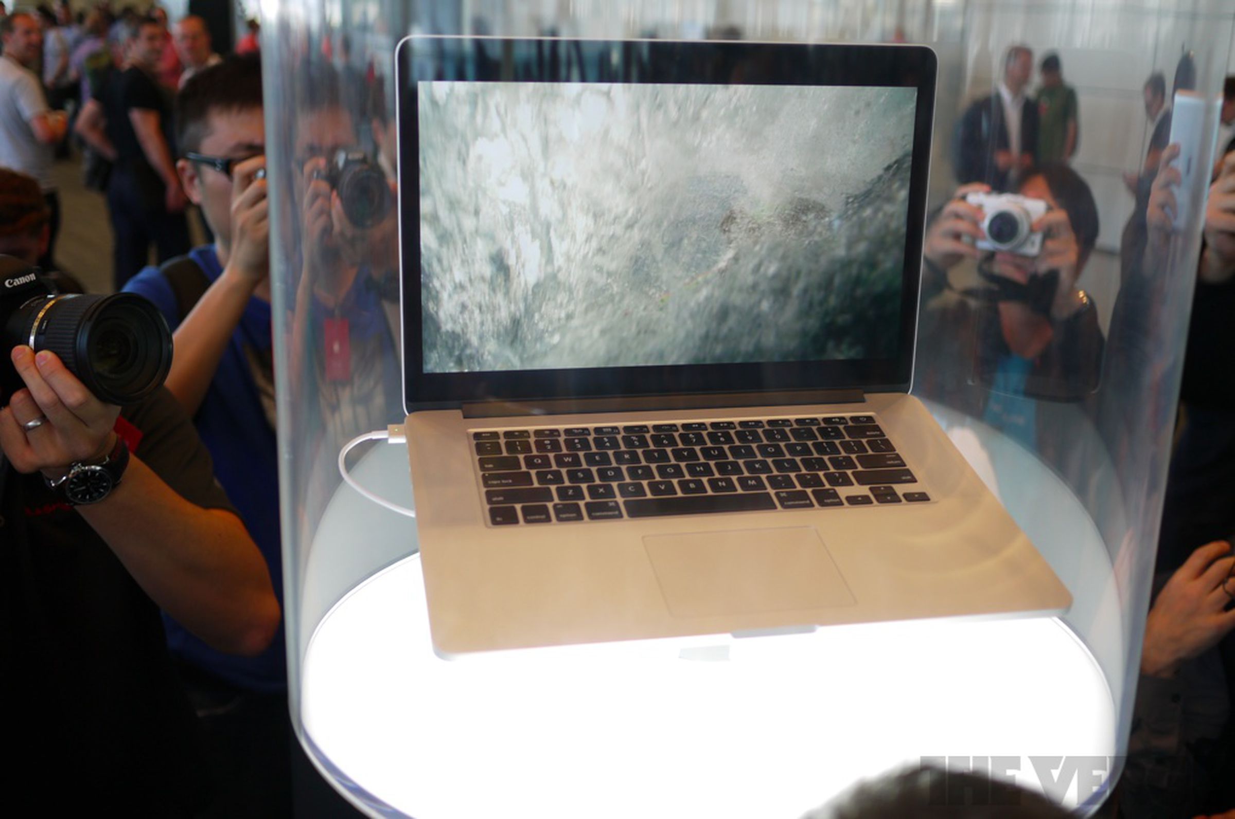 Next generation MacBook Pro with Retina display first look!
