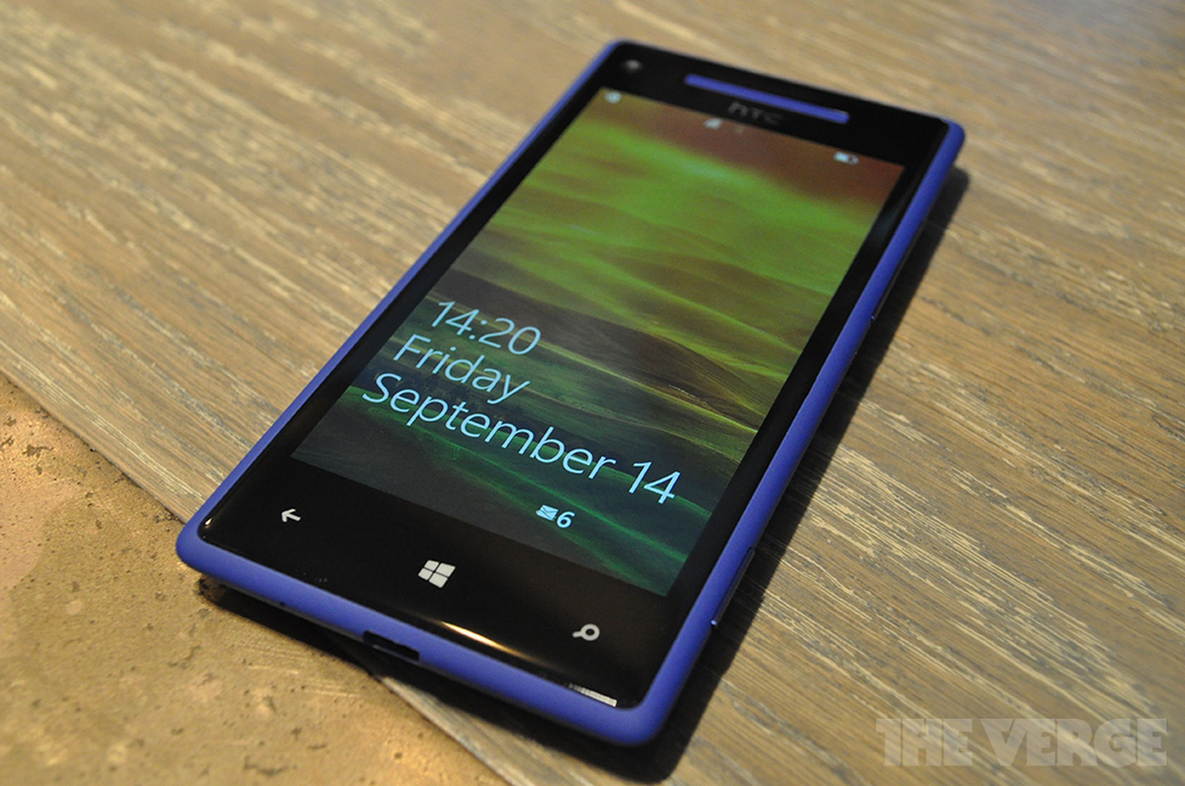 Windows Phone 8X hands-on photos