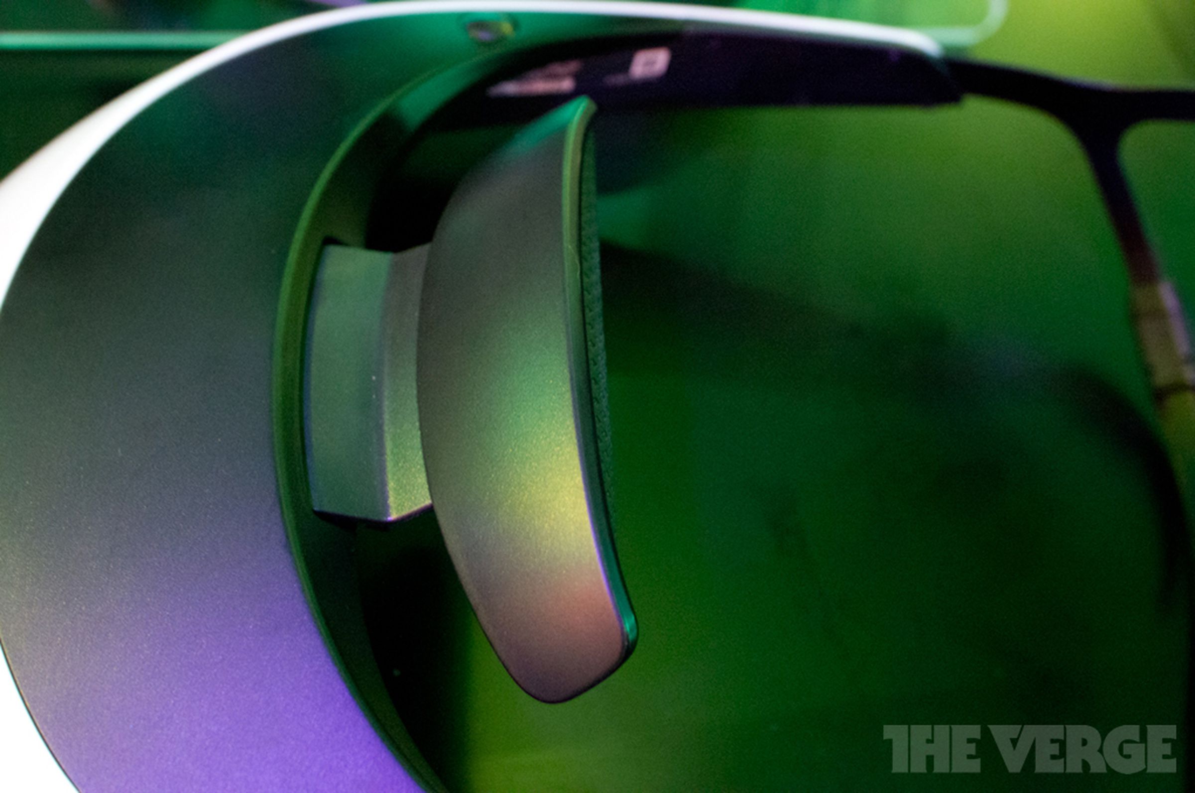 Sony HMZ-T2 personal 3D viewer hands-on photos