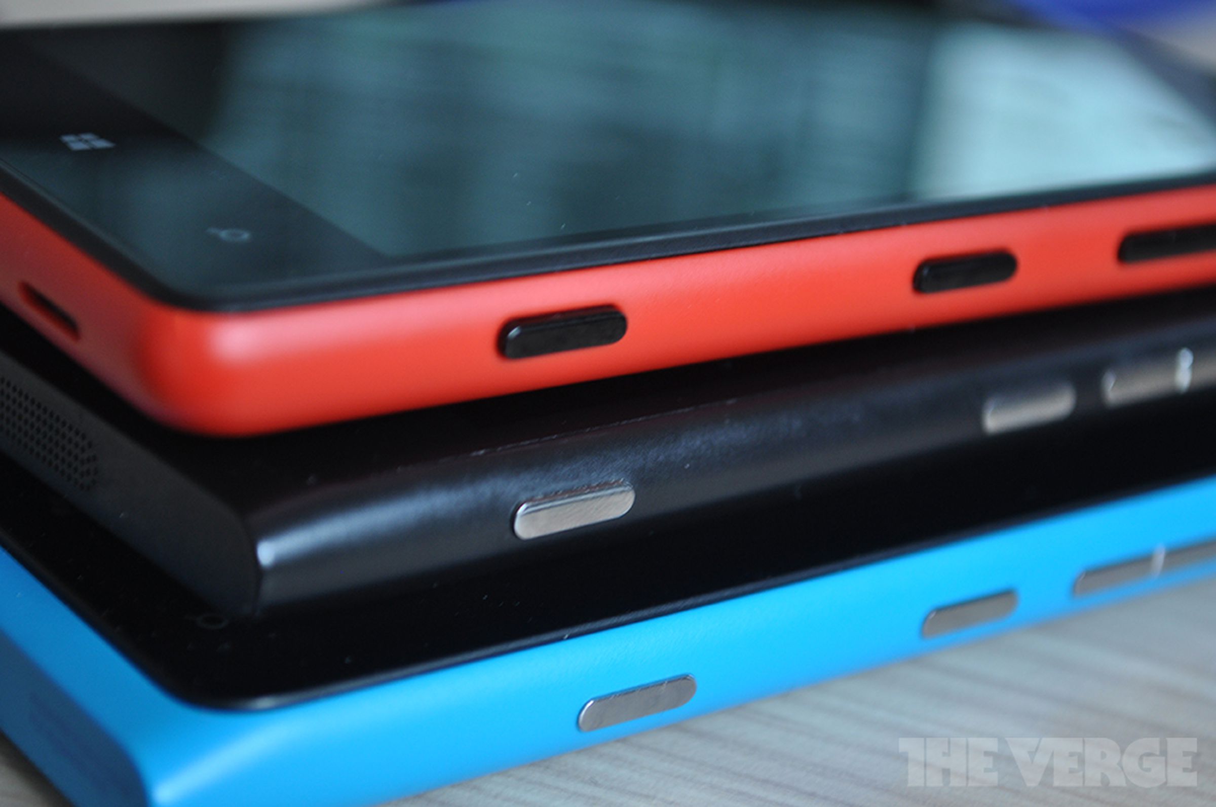 Nokia Lumia 820 pictures