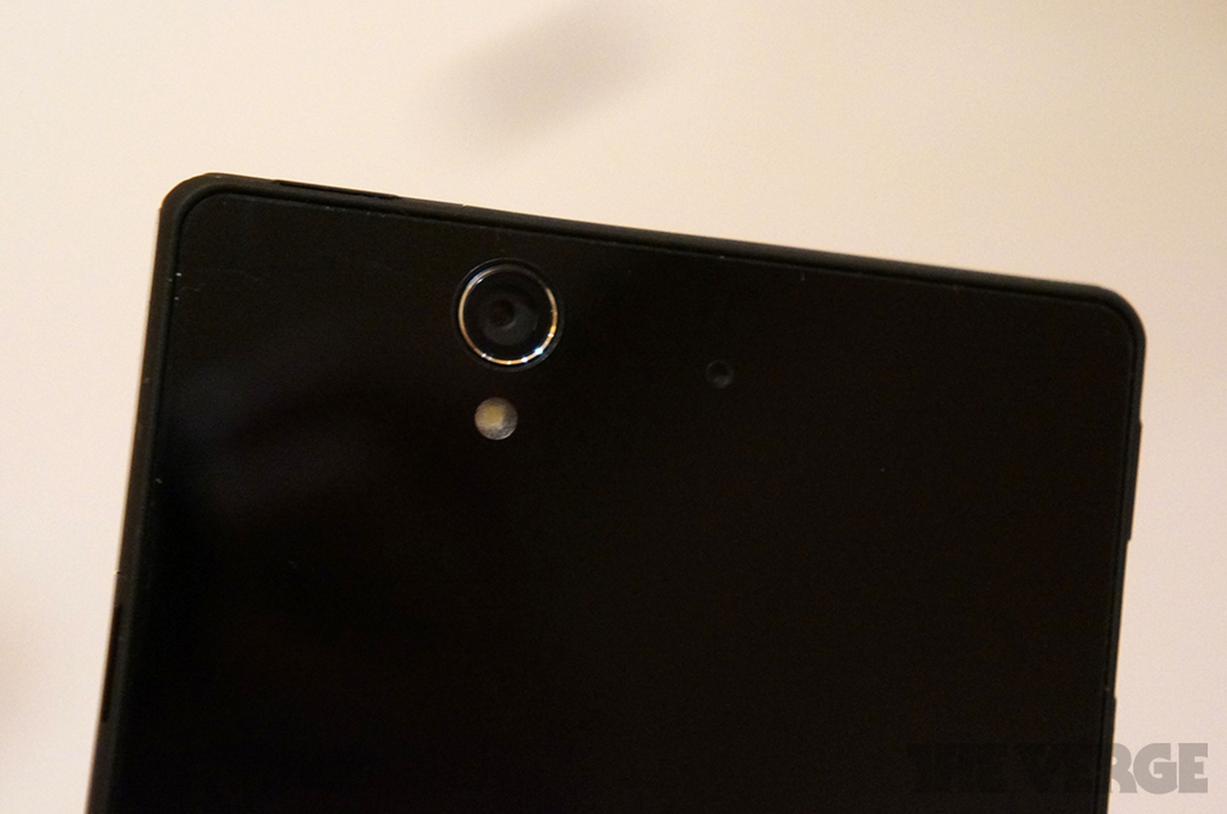 Sony Xperia Z / ZL hands-on photos