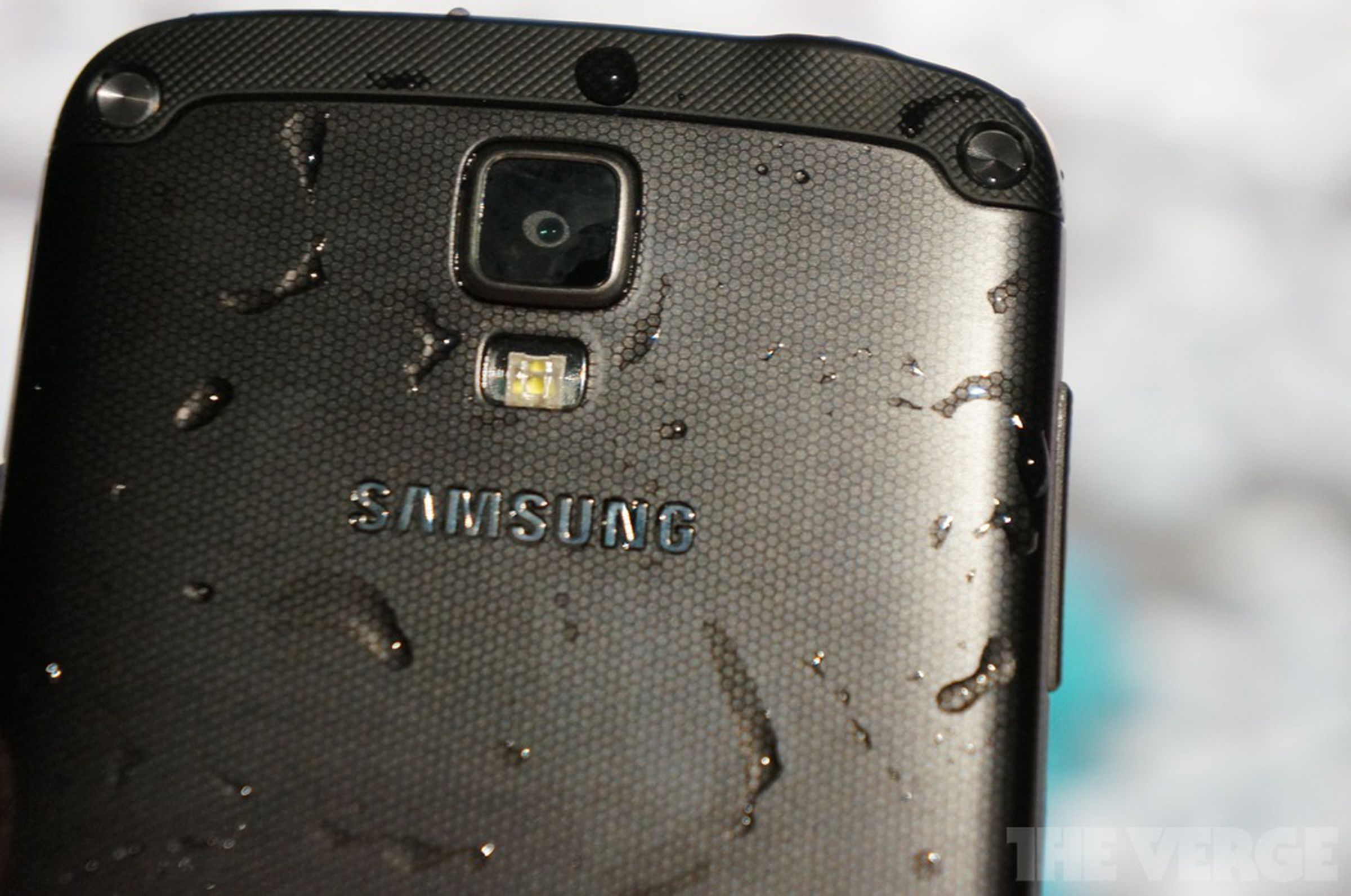Samsung Galaxy S4 Active hands-on pictures