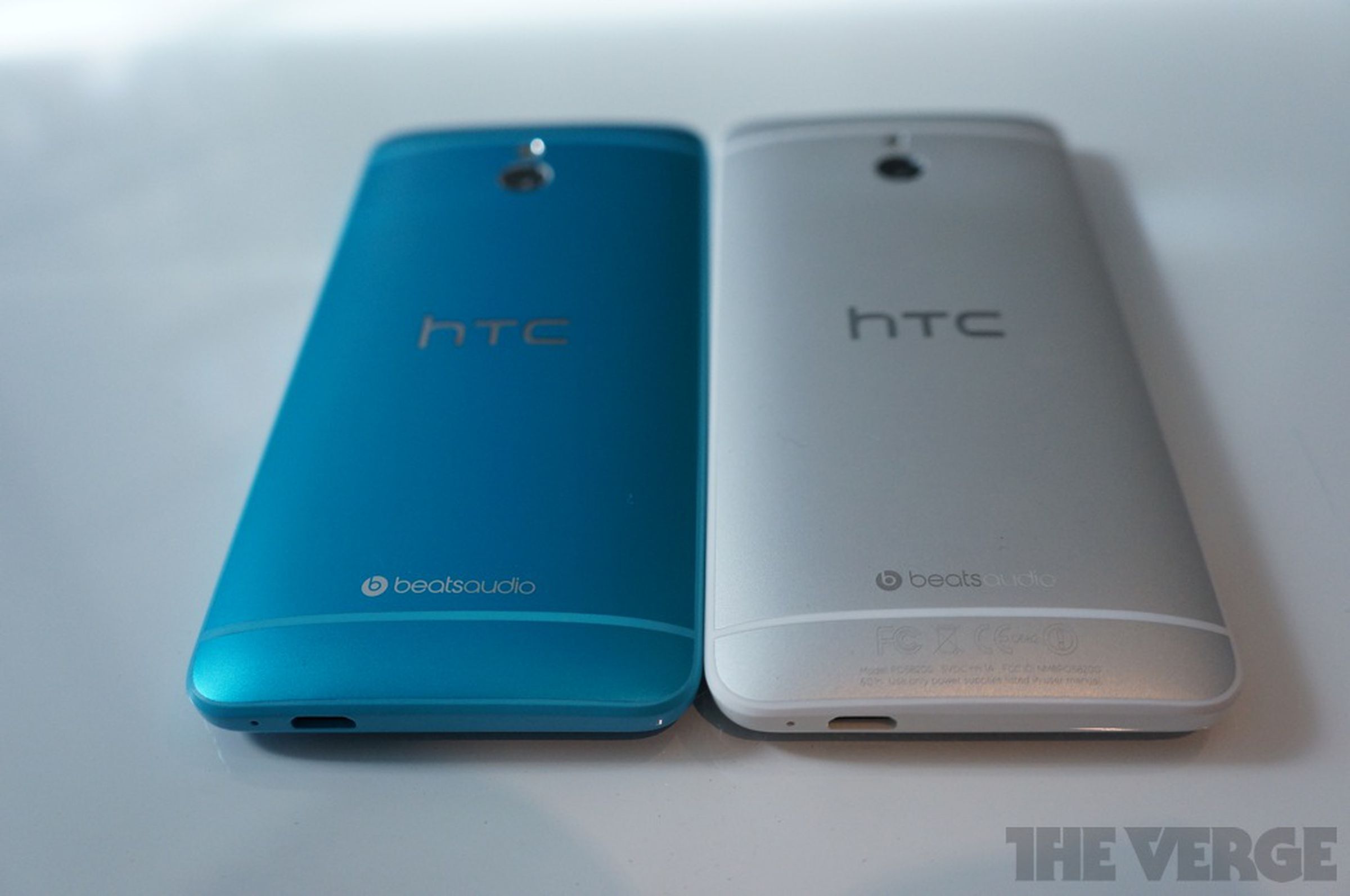 HTC One and One mini in Vivid Blue