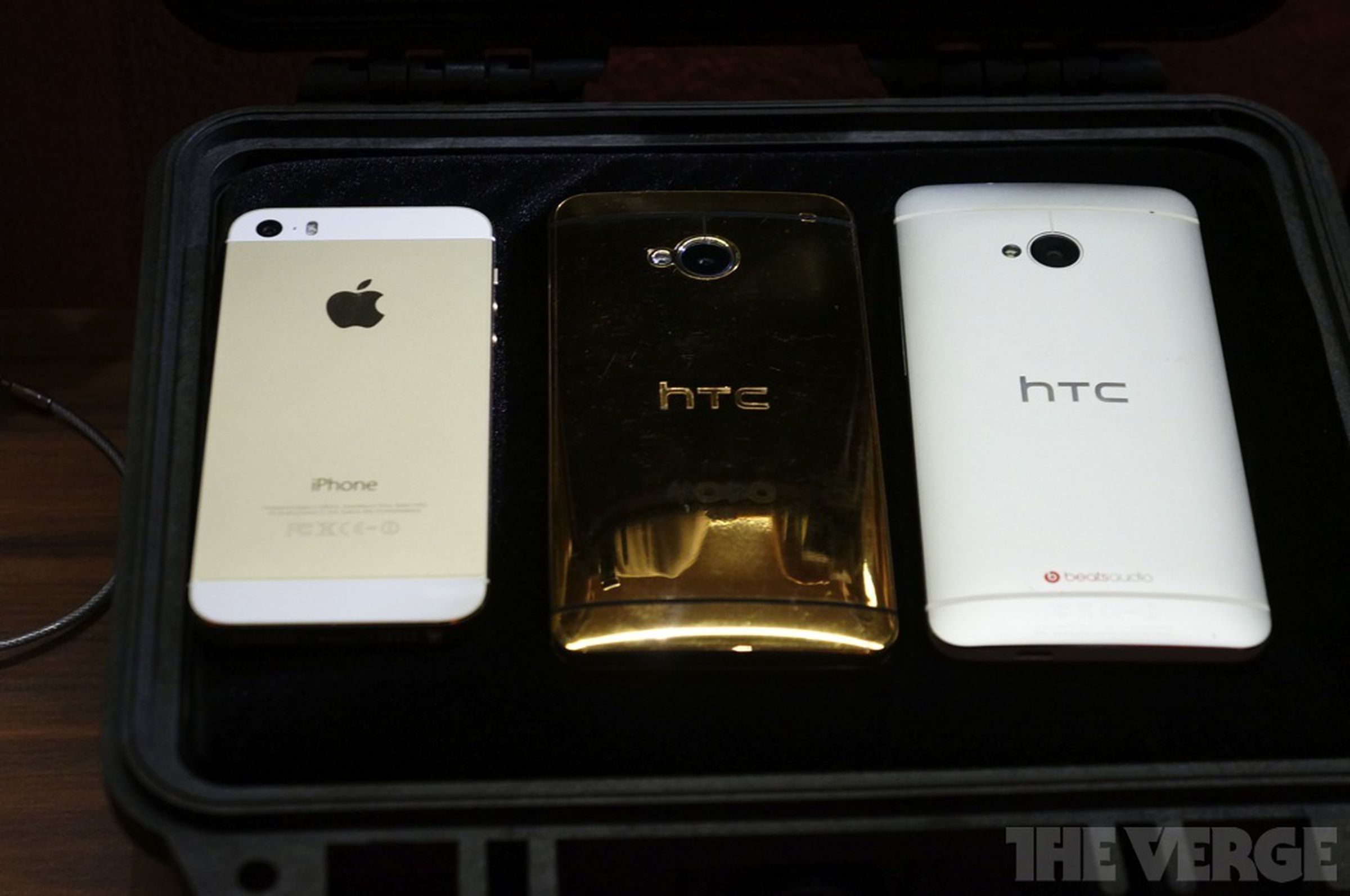 HTC One gold hands-on photos