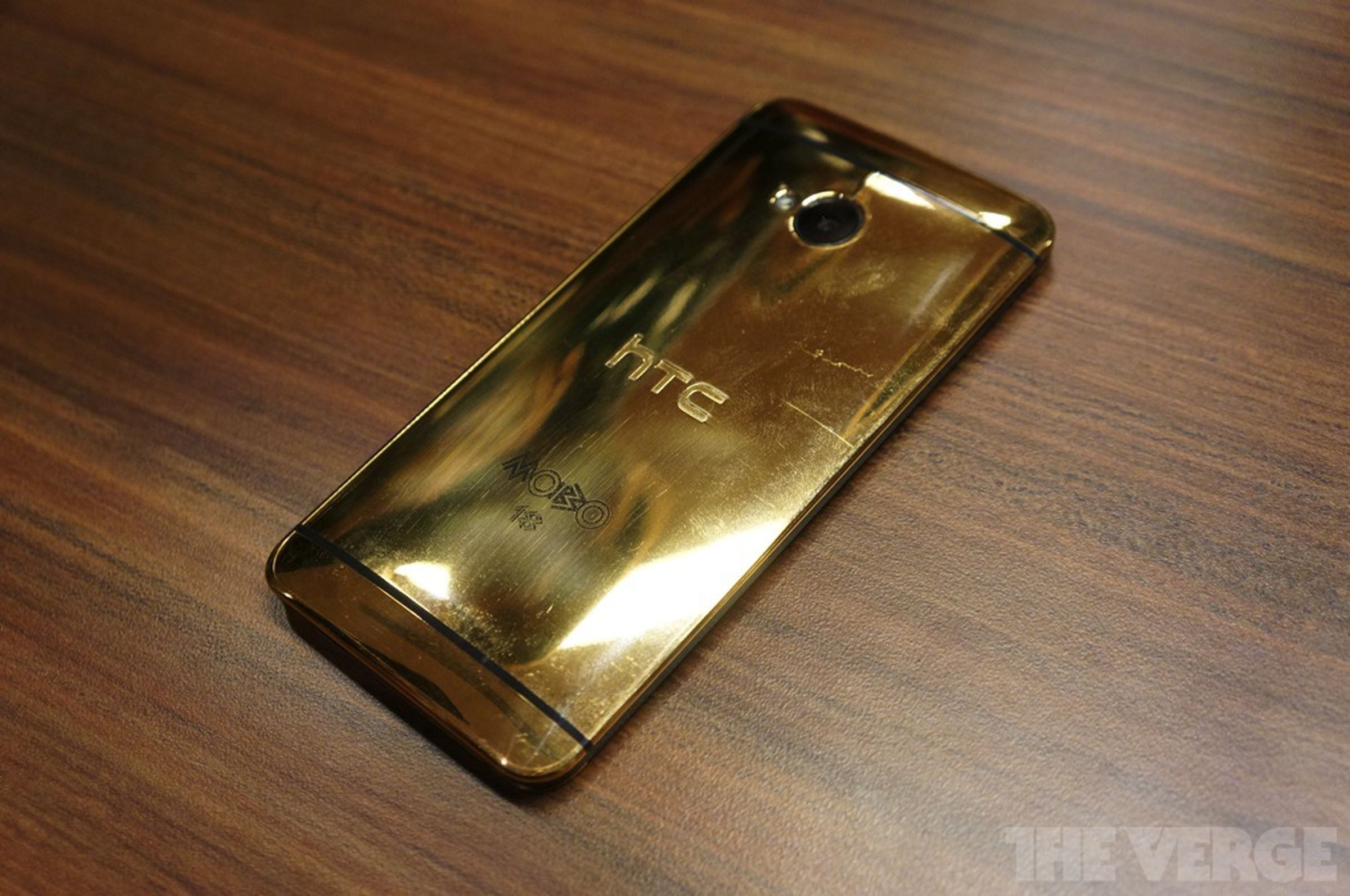 HTC One gold hands-on photos
