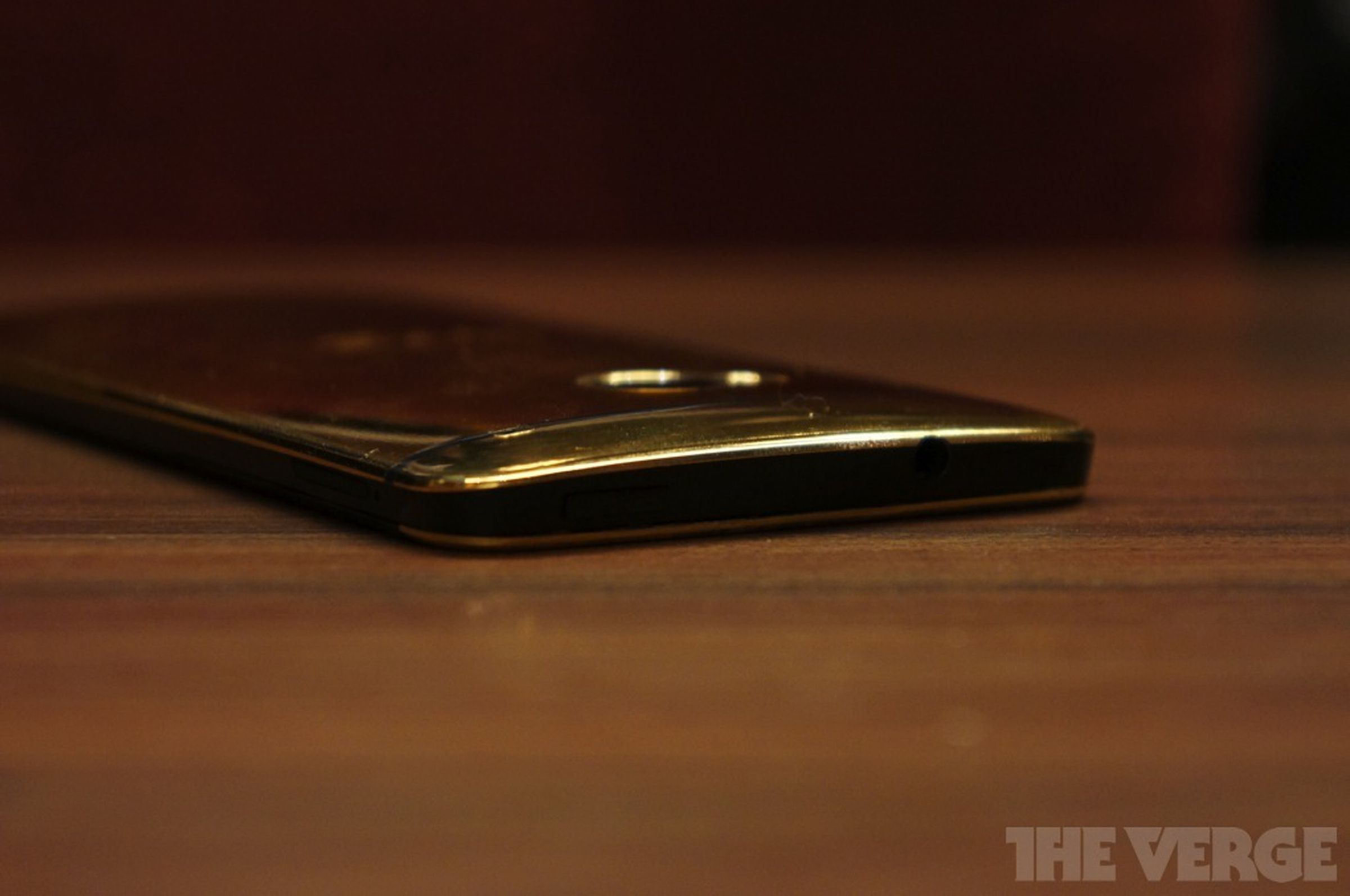 HTC One gold hands-on photos