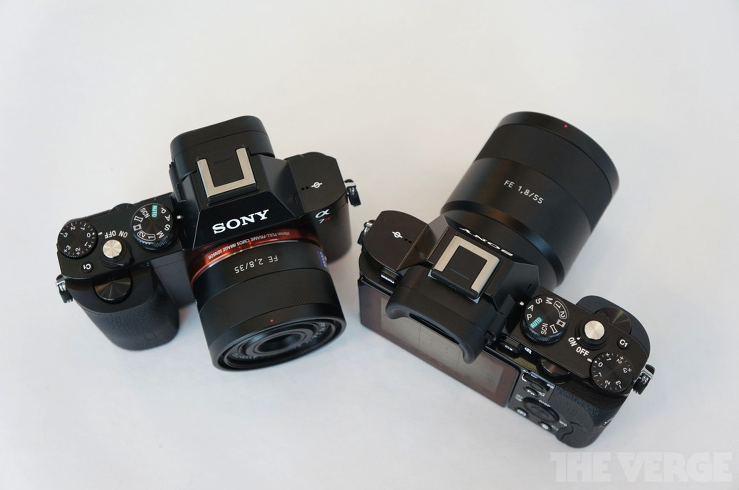 Sony Alpha 7 and Alpha 7R hands-on photos