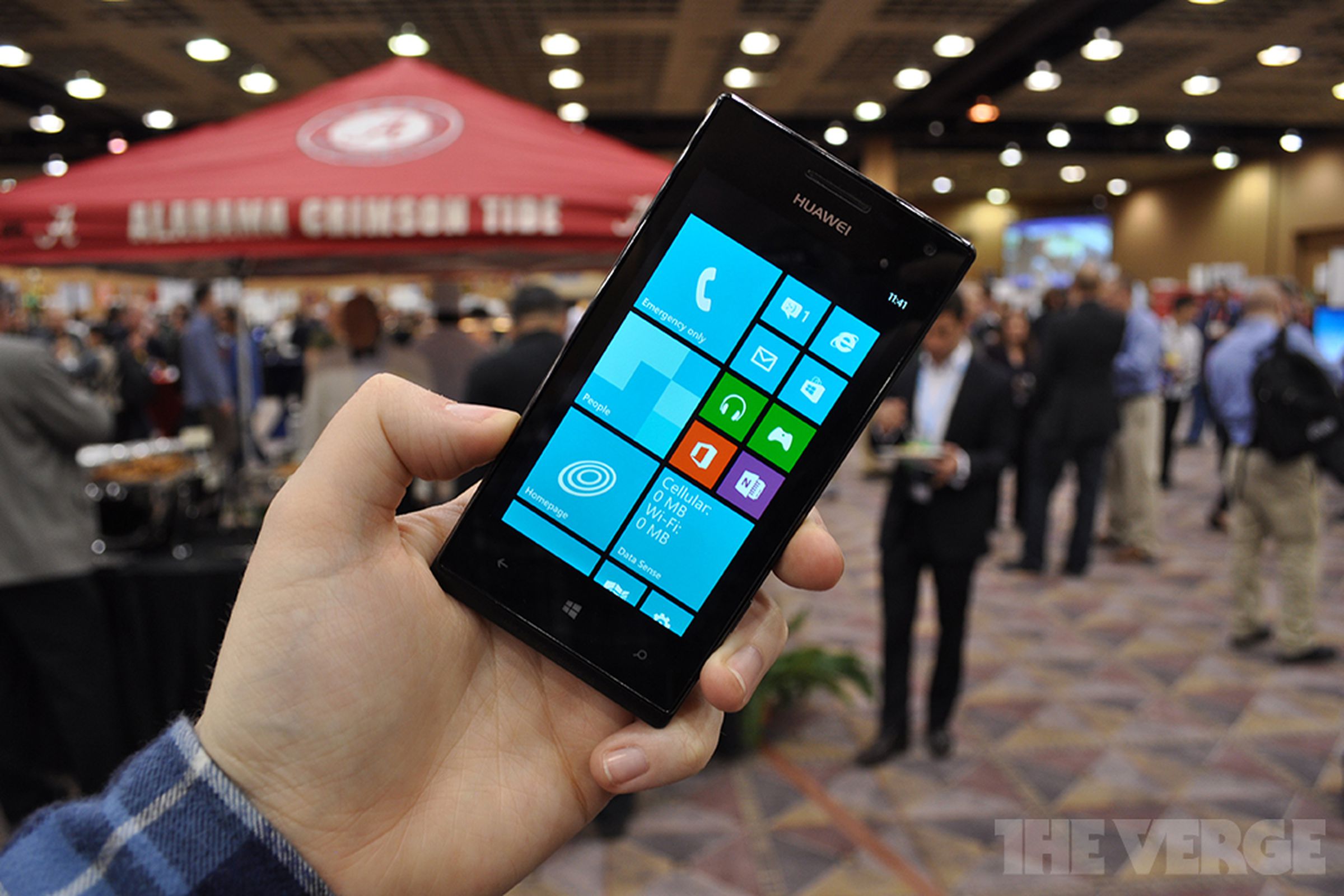 Gallery Photo: Huawei Ascend W1 Windows Phone 8 hands-on pictures