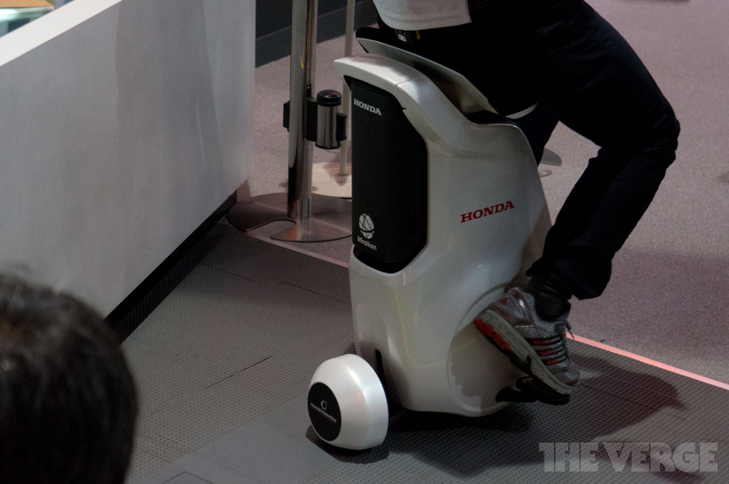 A first look at Honda's Uni-Cub personal mobility device