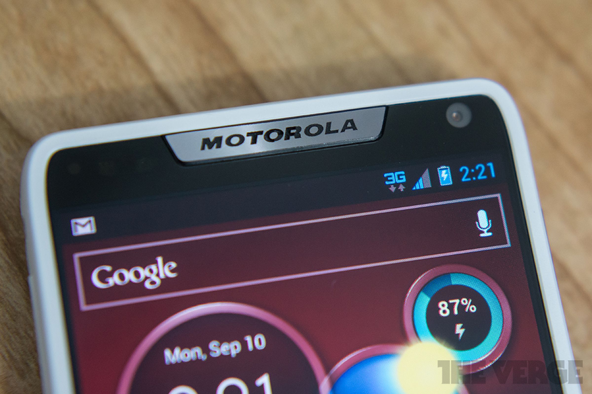 Motorola Droid RAZR M review photos