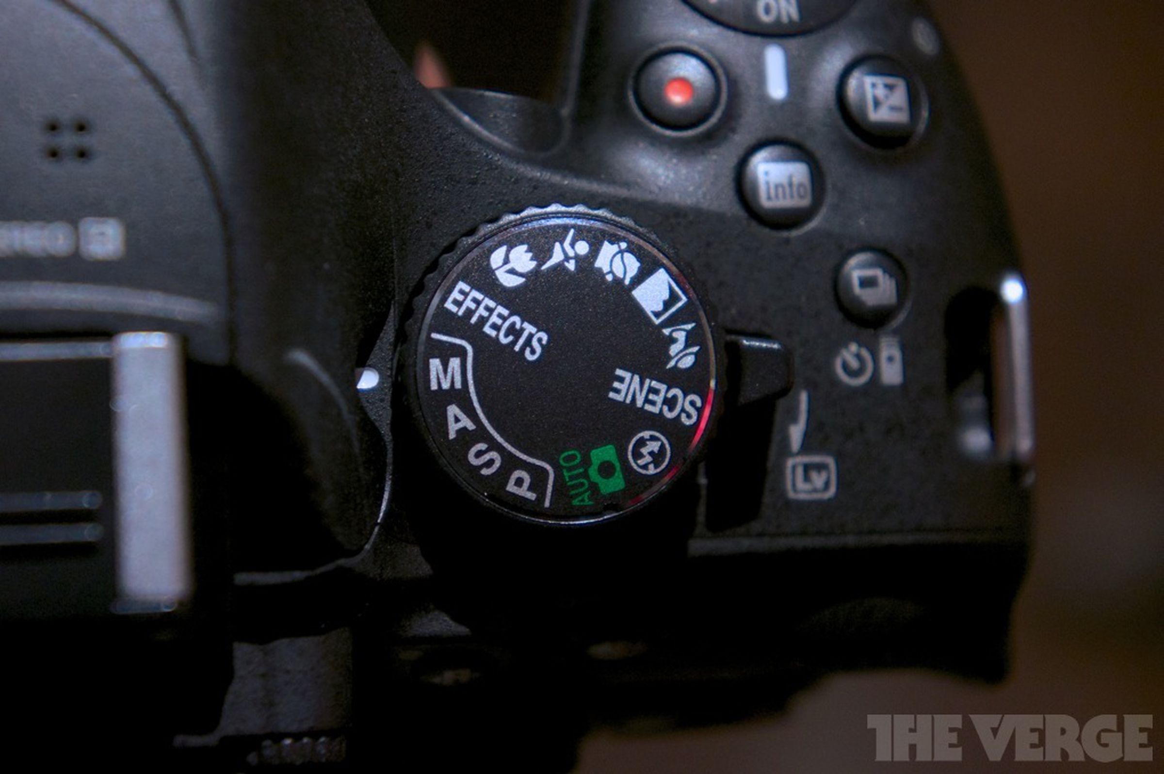 Nikon D5200 hands-on photos