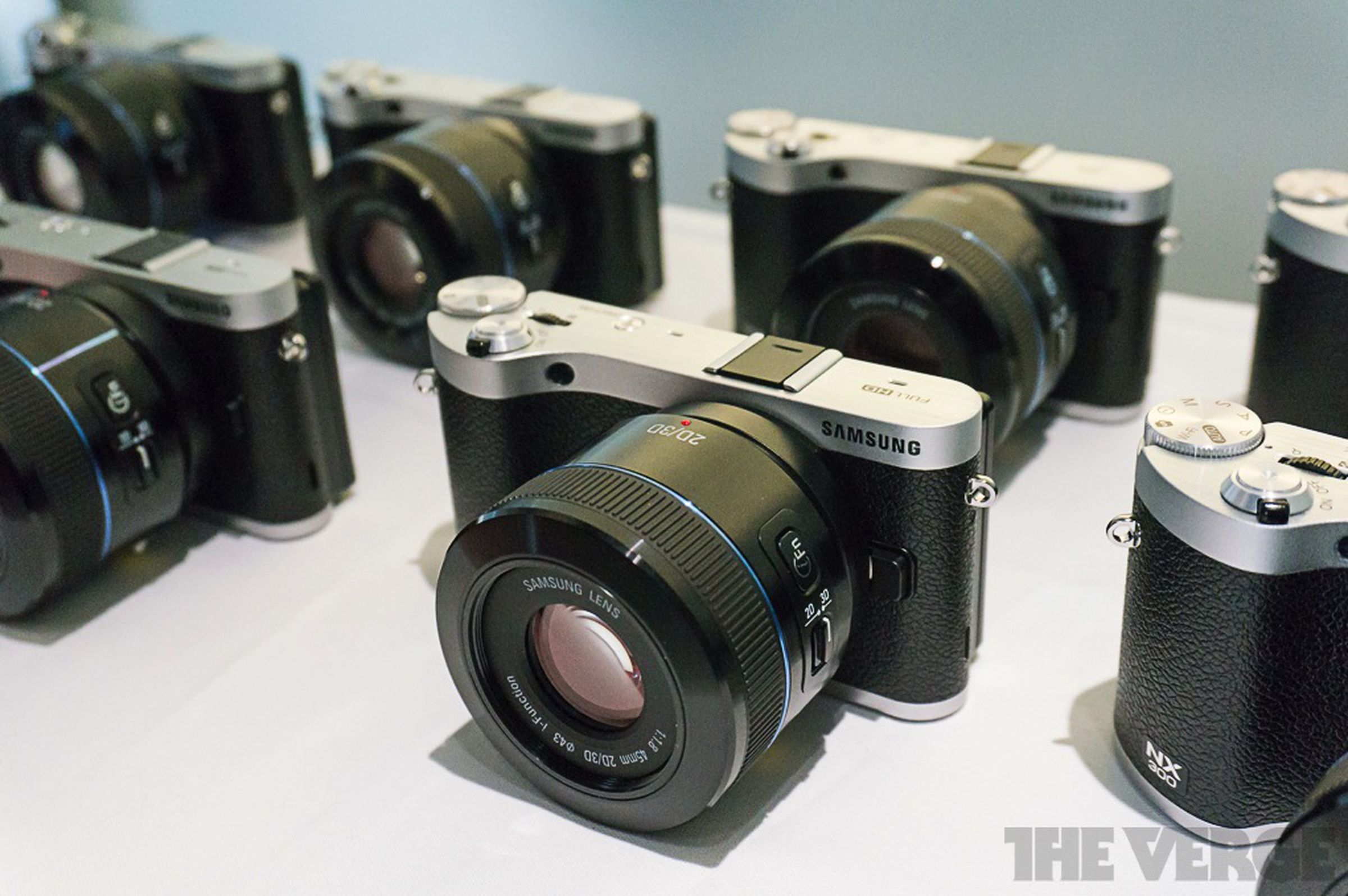 Samsung NX300 mirrorless camera hands-on photos