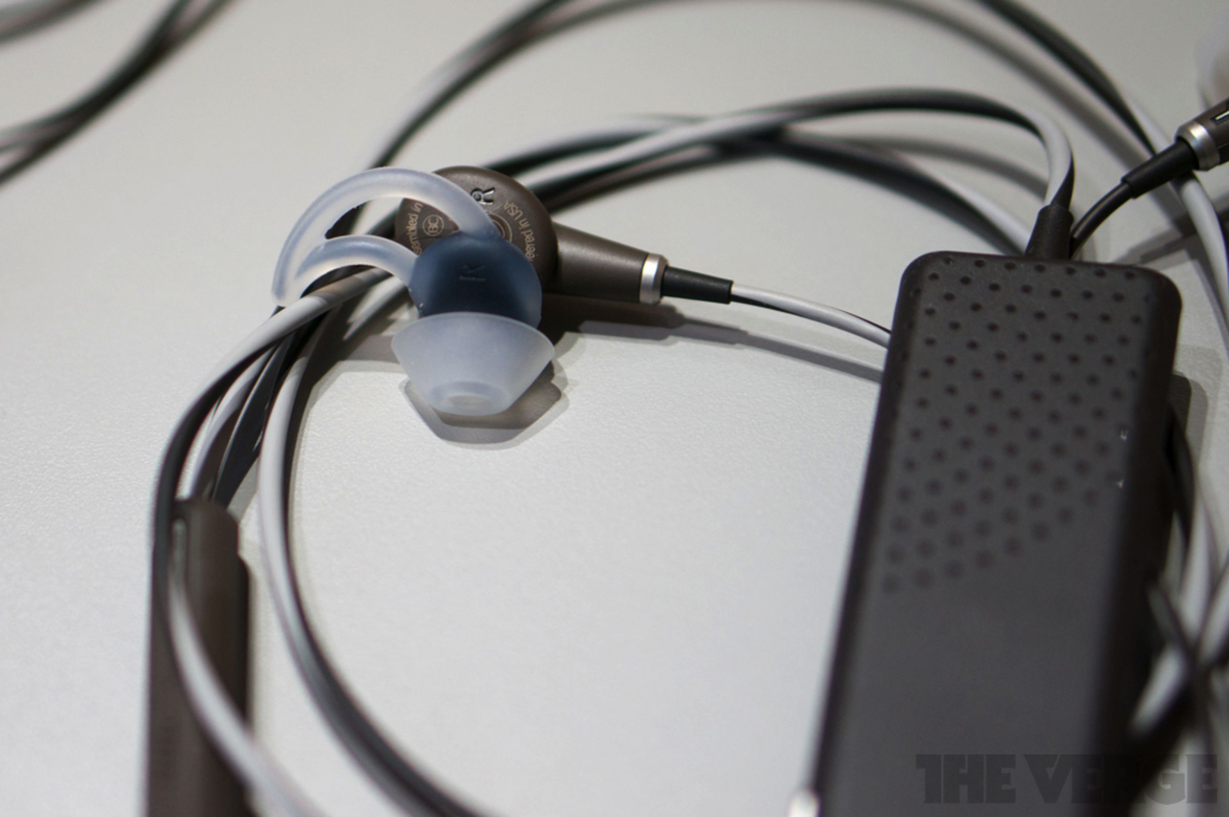 Bose QuietComfort 20 earbuds hands-on photos
