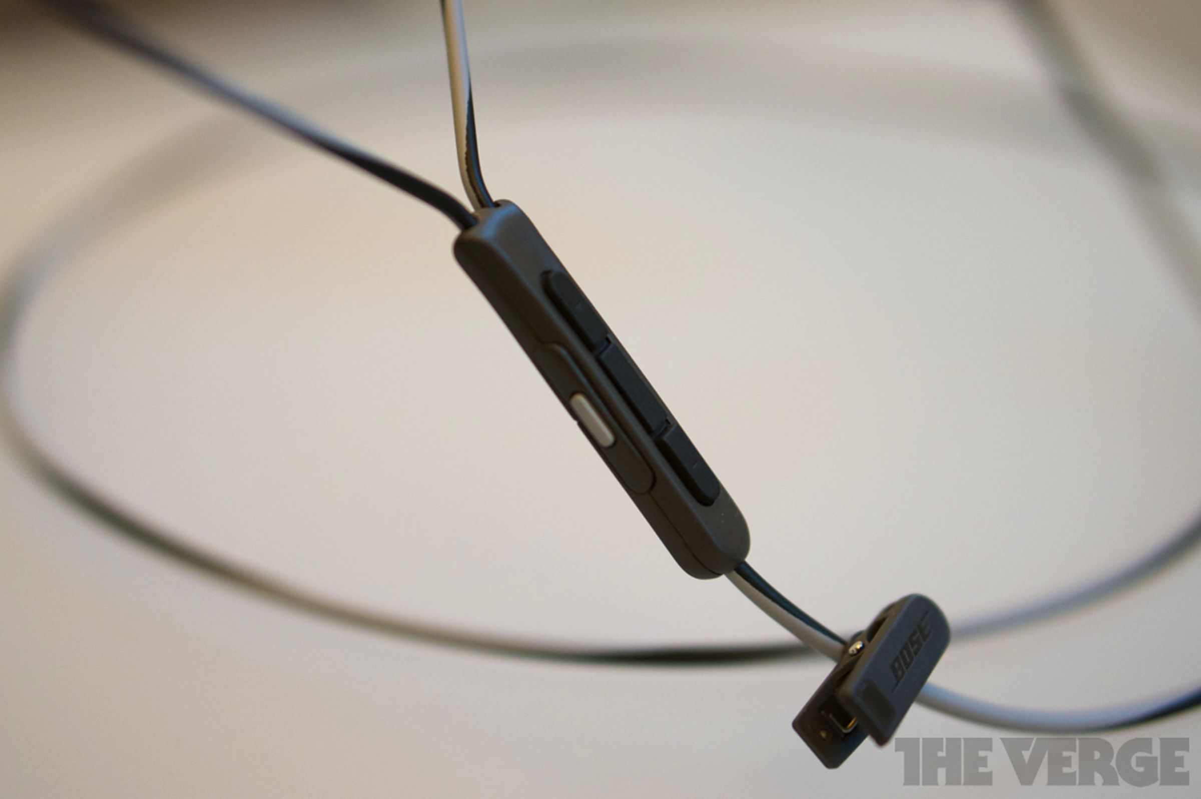Bose QuietComfort 20 earbuds hands-on photos