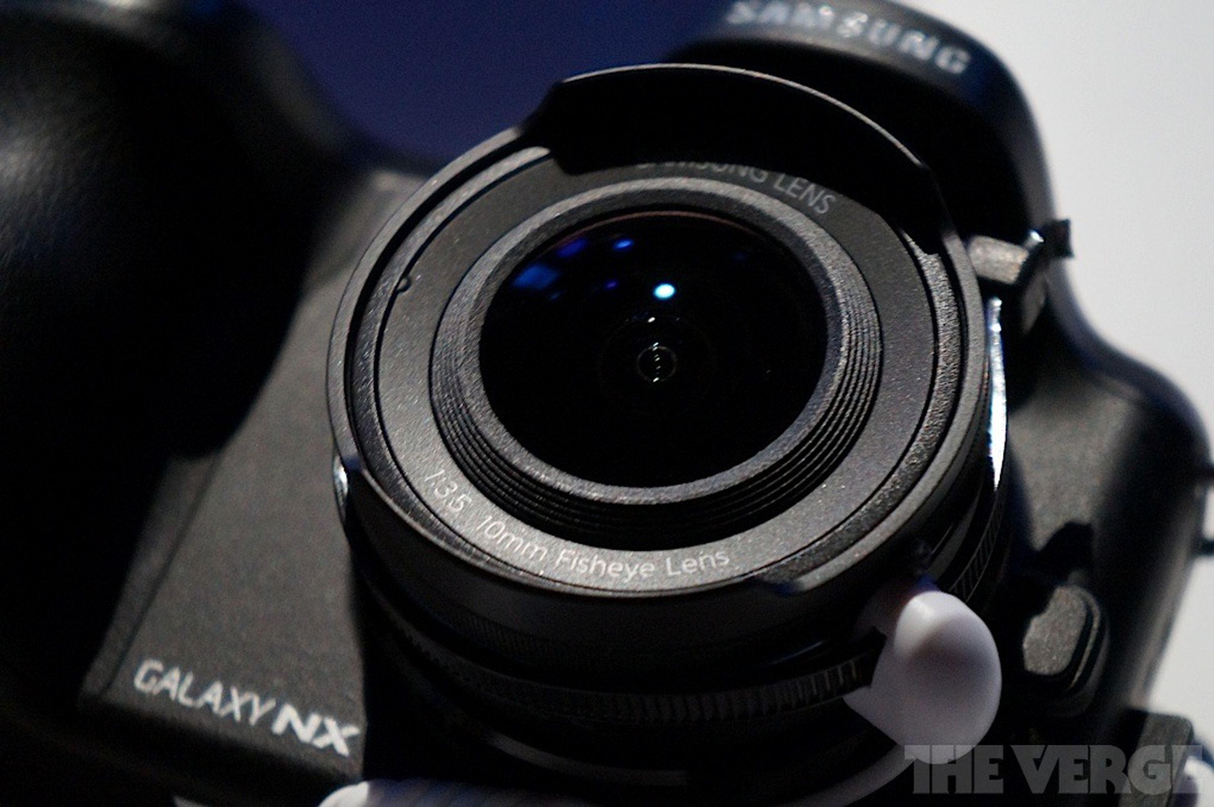 Samsung Galaxy NX hands-on pictures