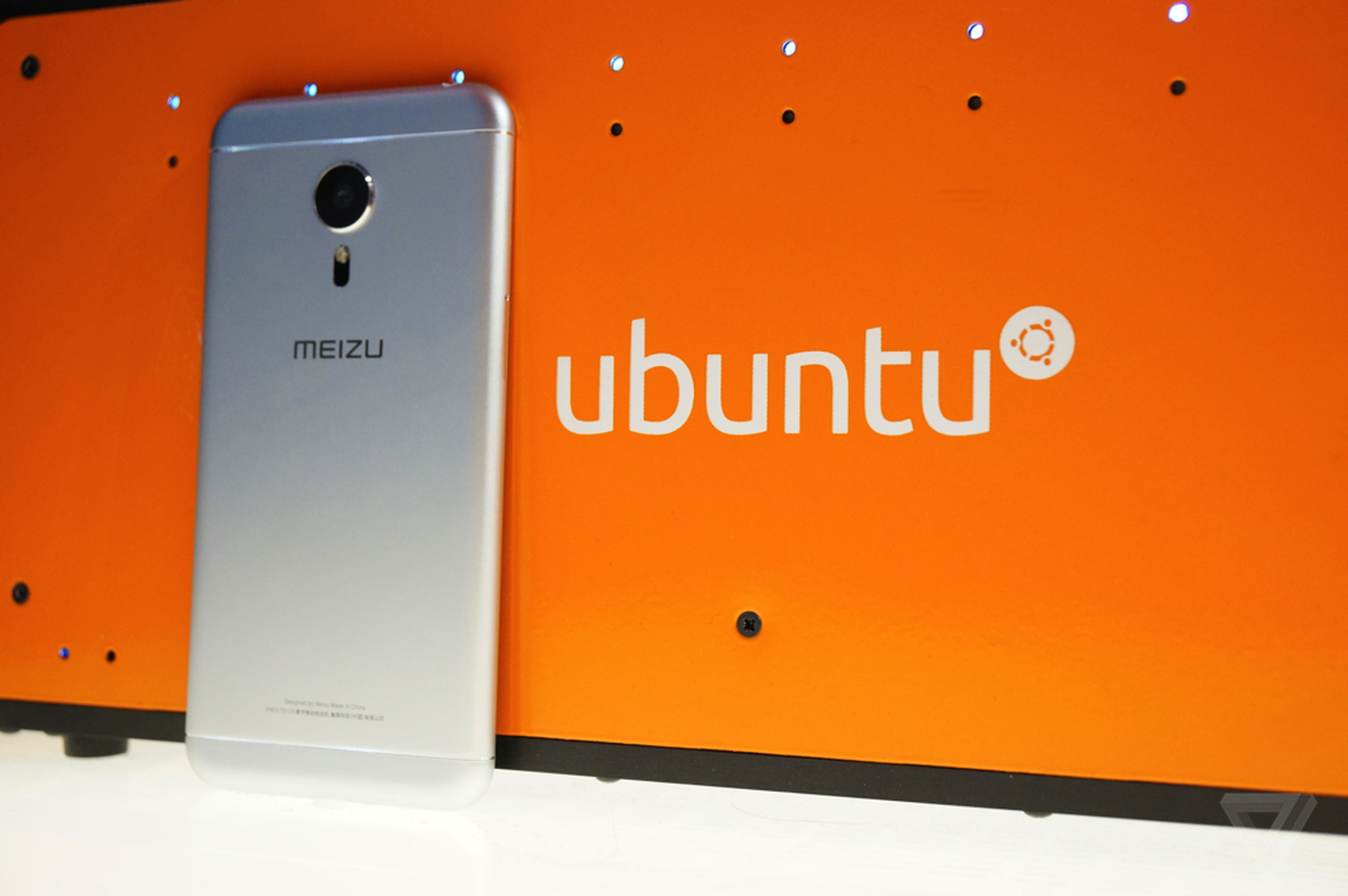 Meizu Pro 5 Ubuntu Edition hands-on photos