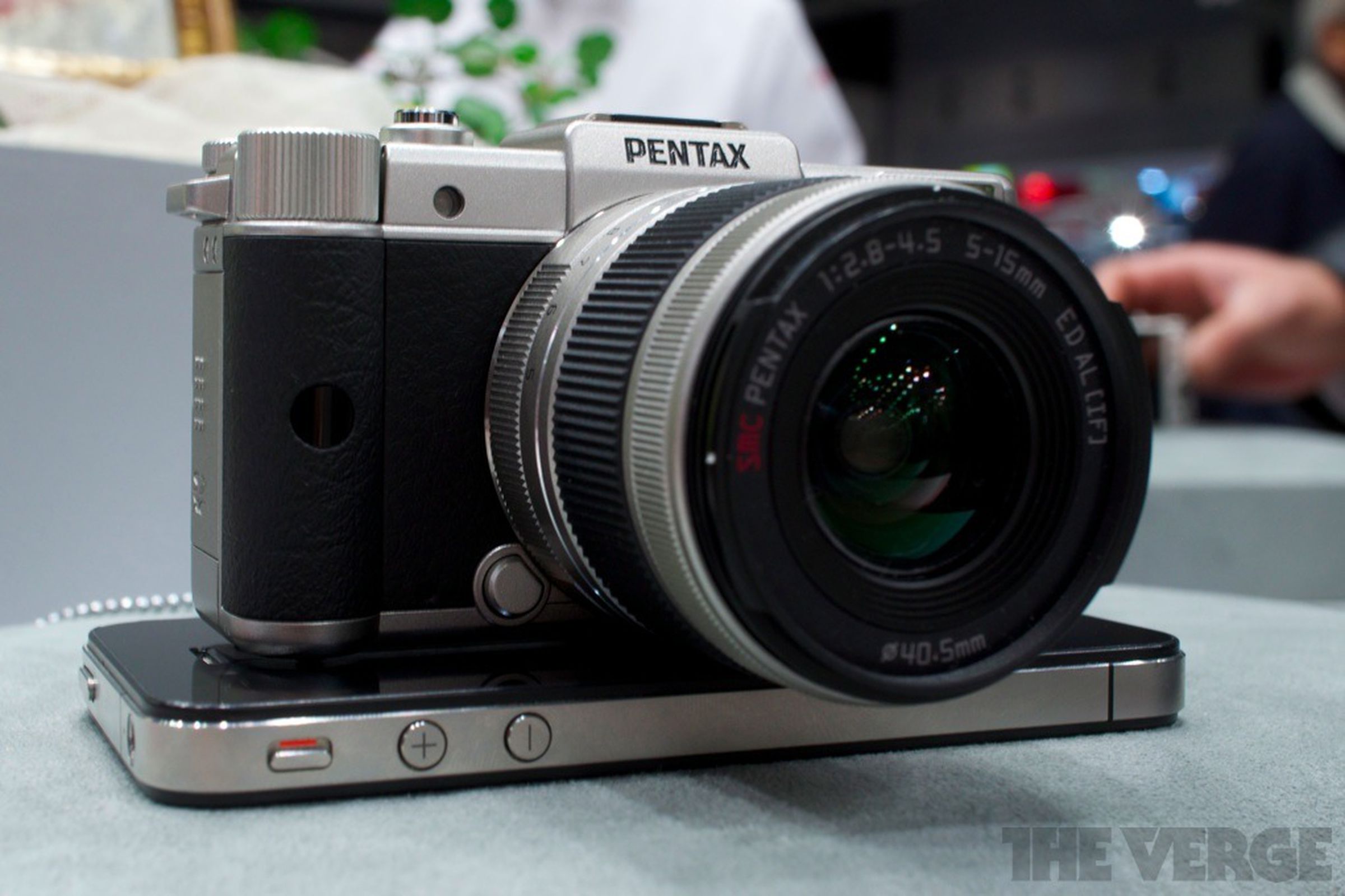Pentax Q limited-edition silver model, new lenses, K-mount adapter pictures