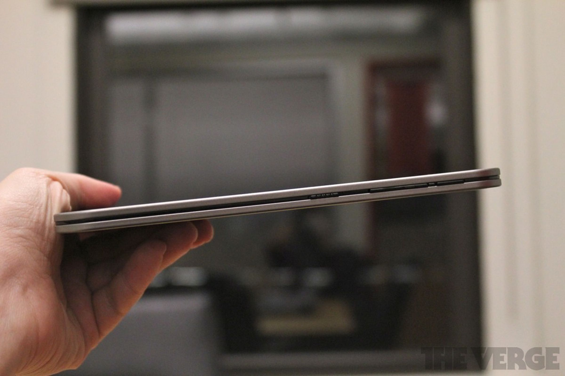 Toshiba Excite X10 hands-on pictures 