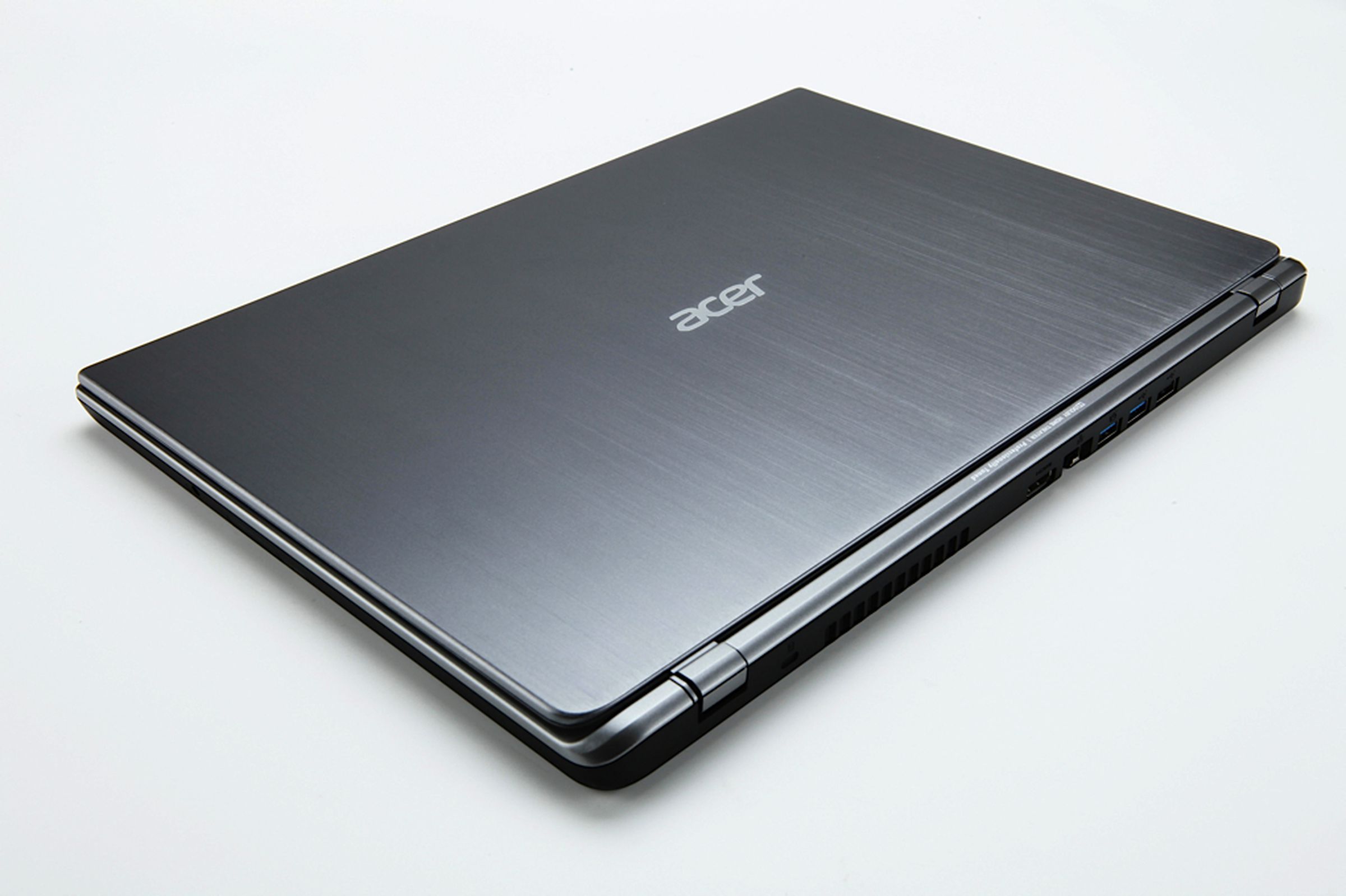 Acer Timeline Ultra press photos (14- and 15-inch)