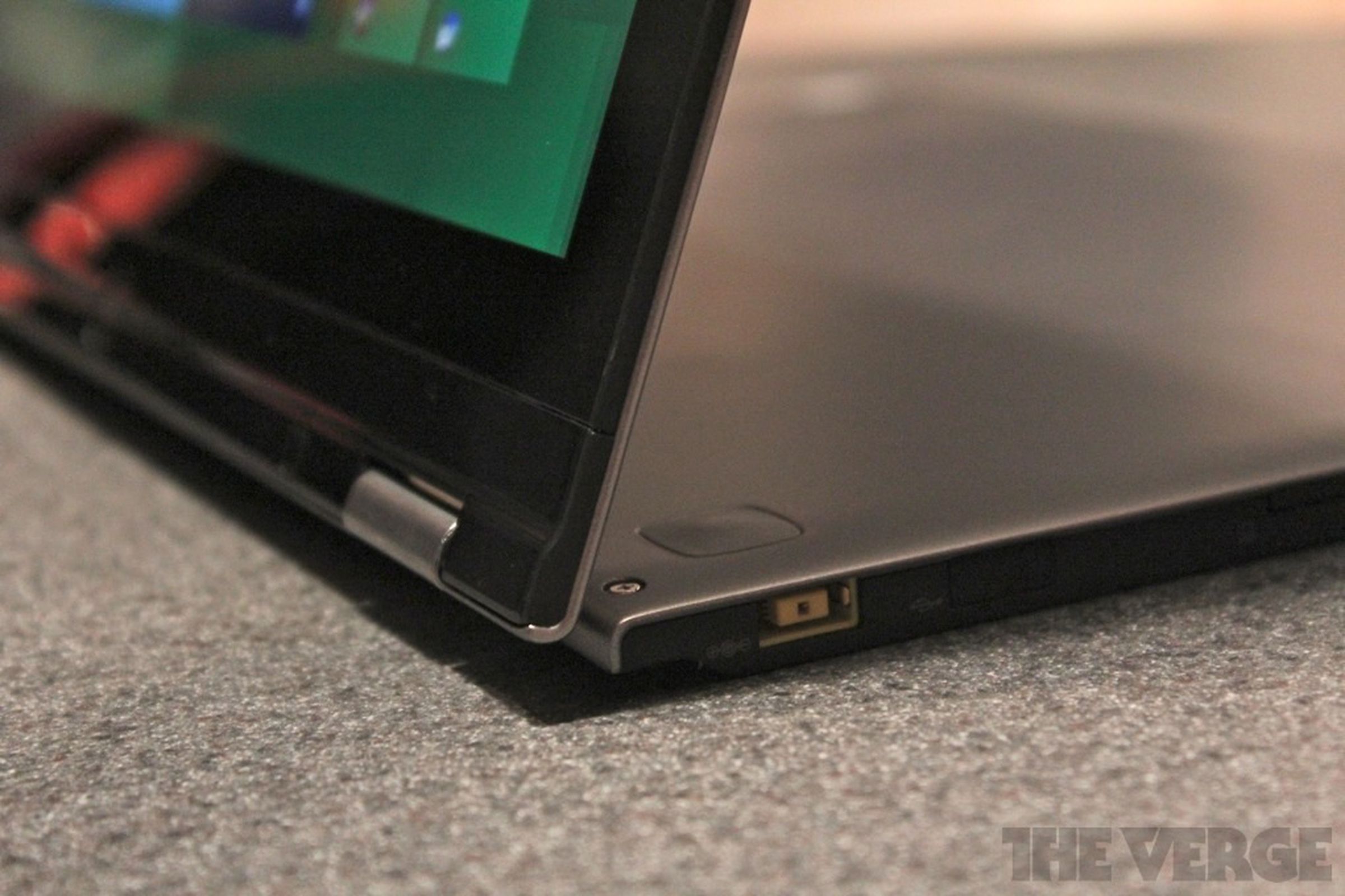 Lenovo IdeaPad Yoga hands-on pictures