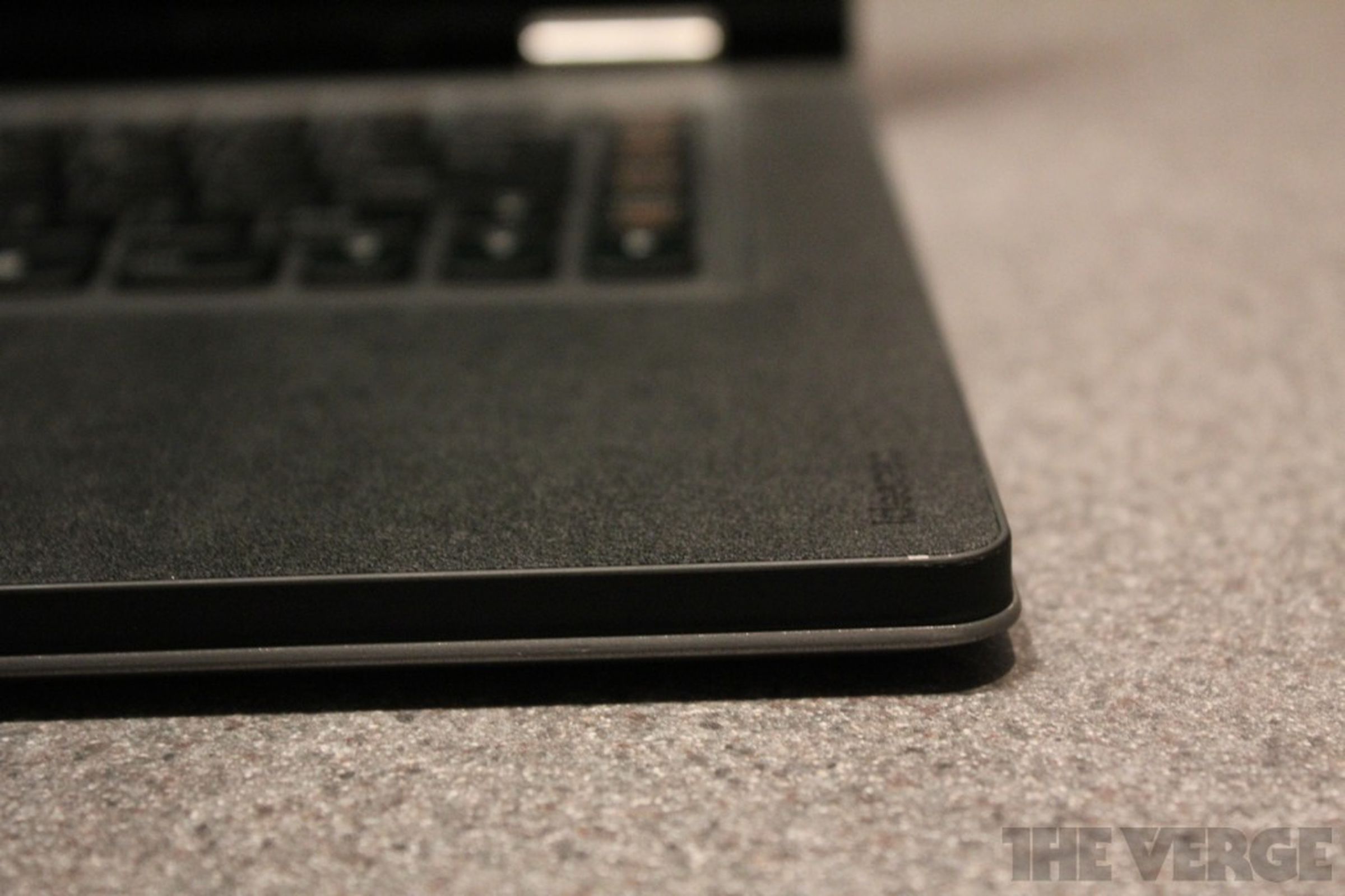 Lenovo IdeaPad Yoga hands-on pictures