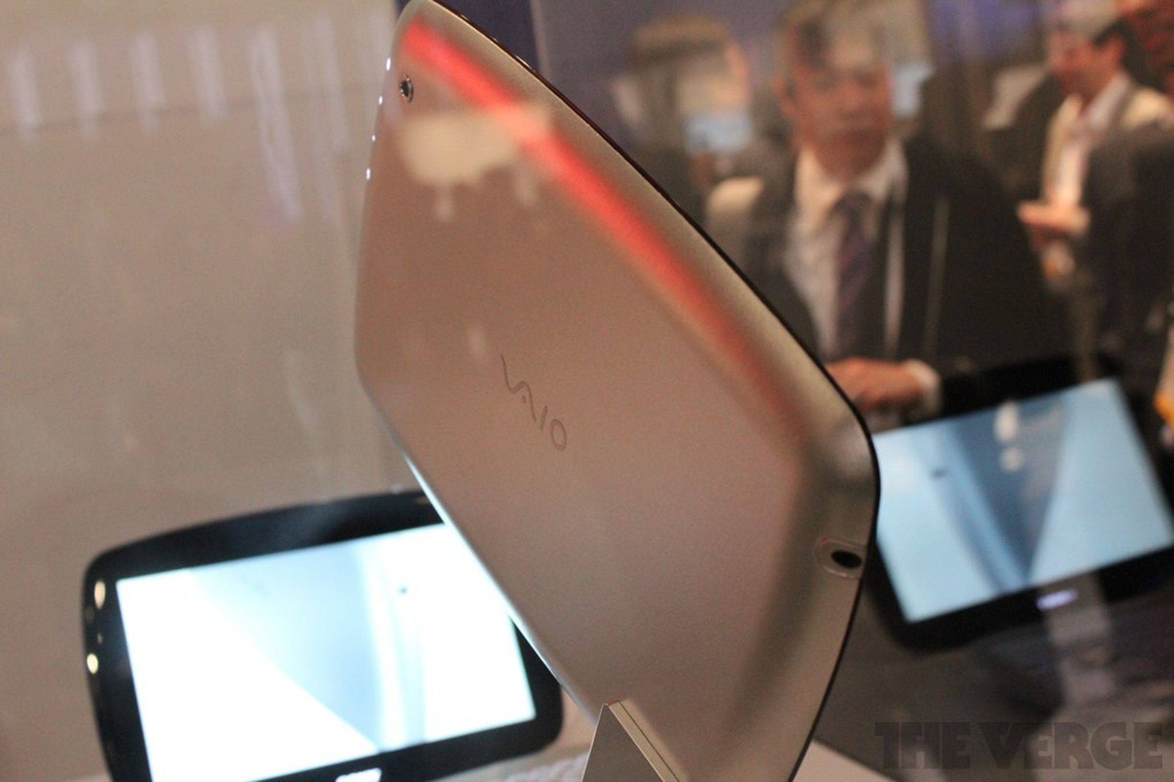 Sony tablet prototype with backlit keyboard photos