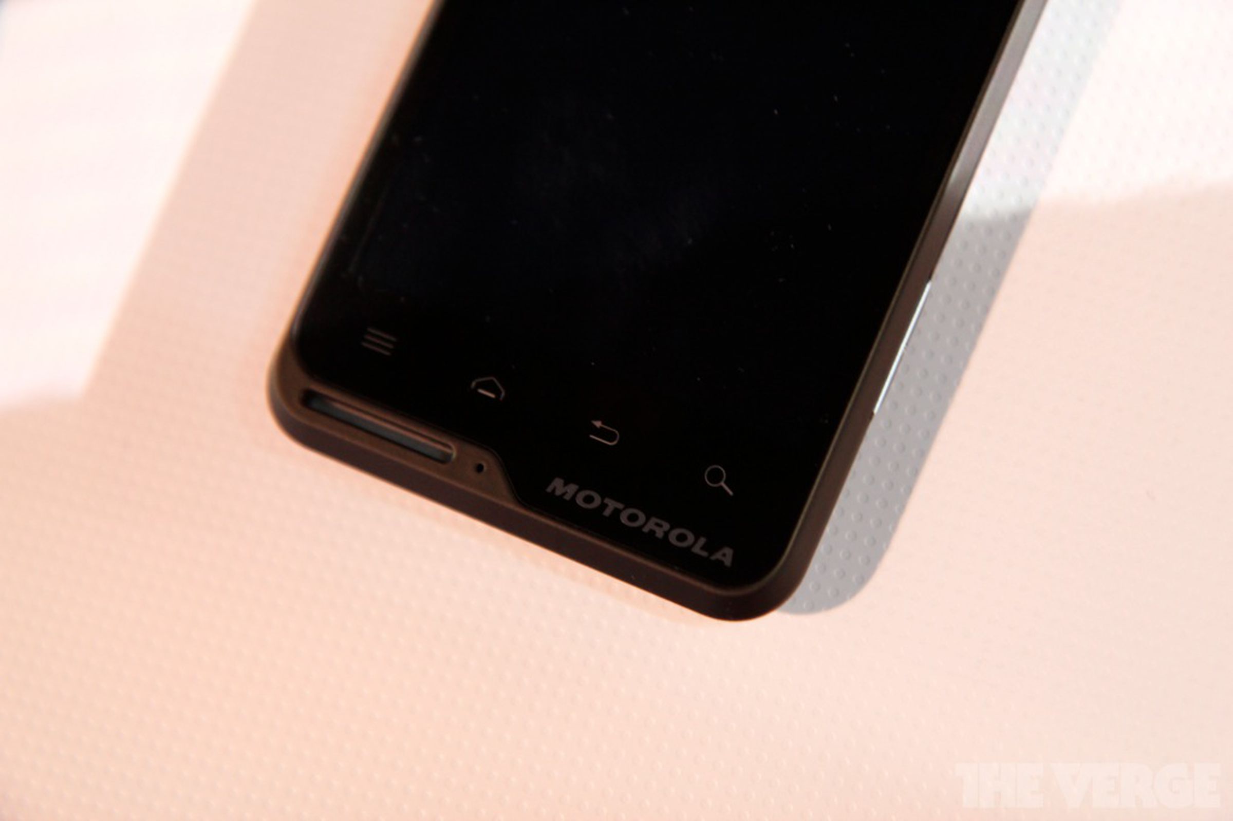Motorola Motoluxe and Defy Mini pictures