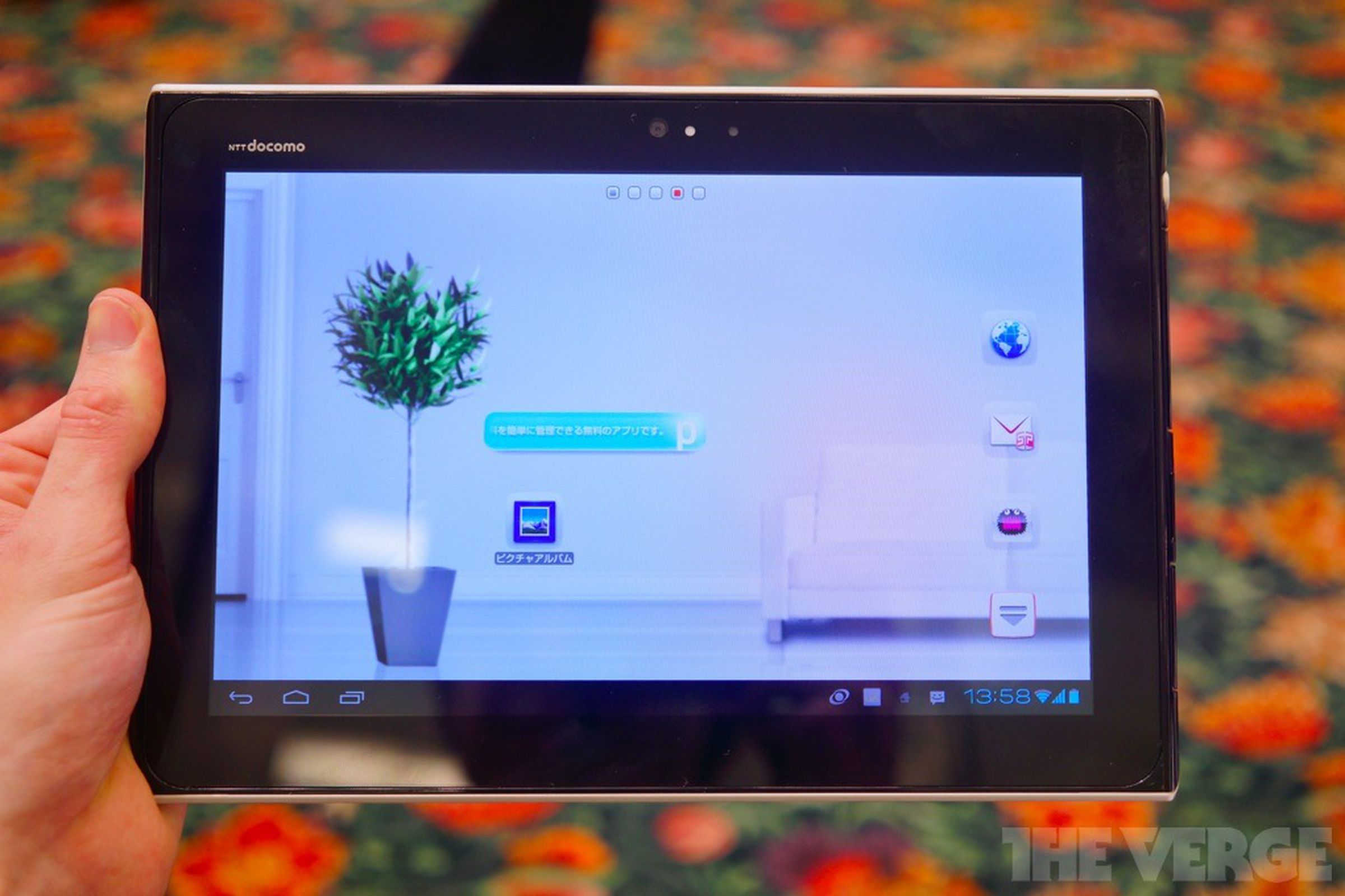 Panasonic Eluga Live tablet hands-on photos