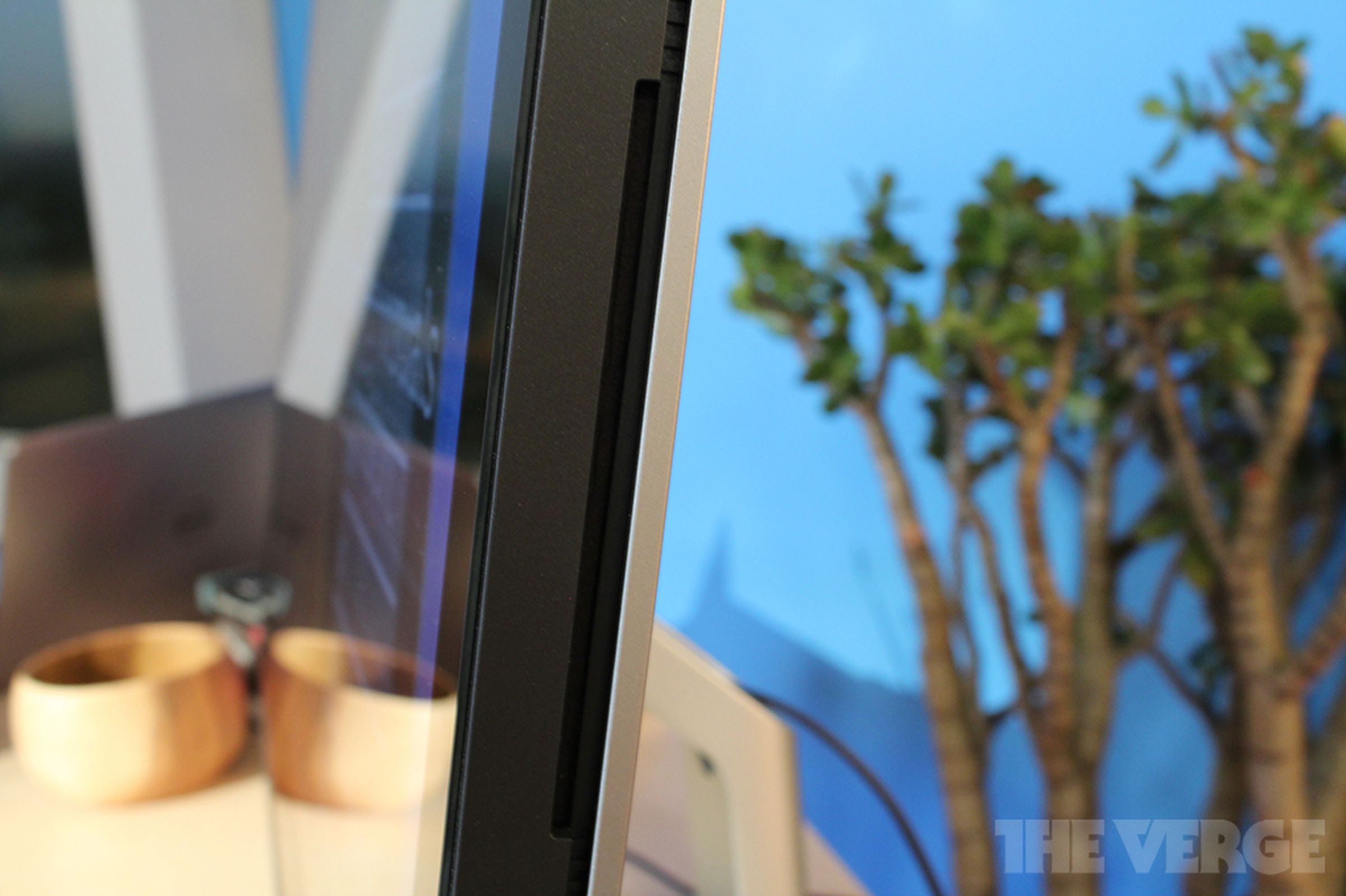 Dell XPS One 27 all-in-one hands-on photos