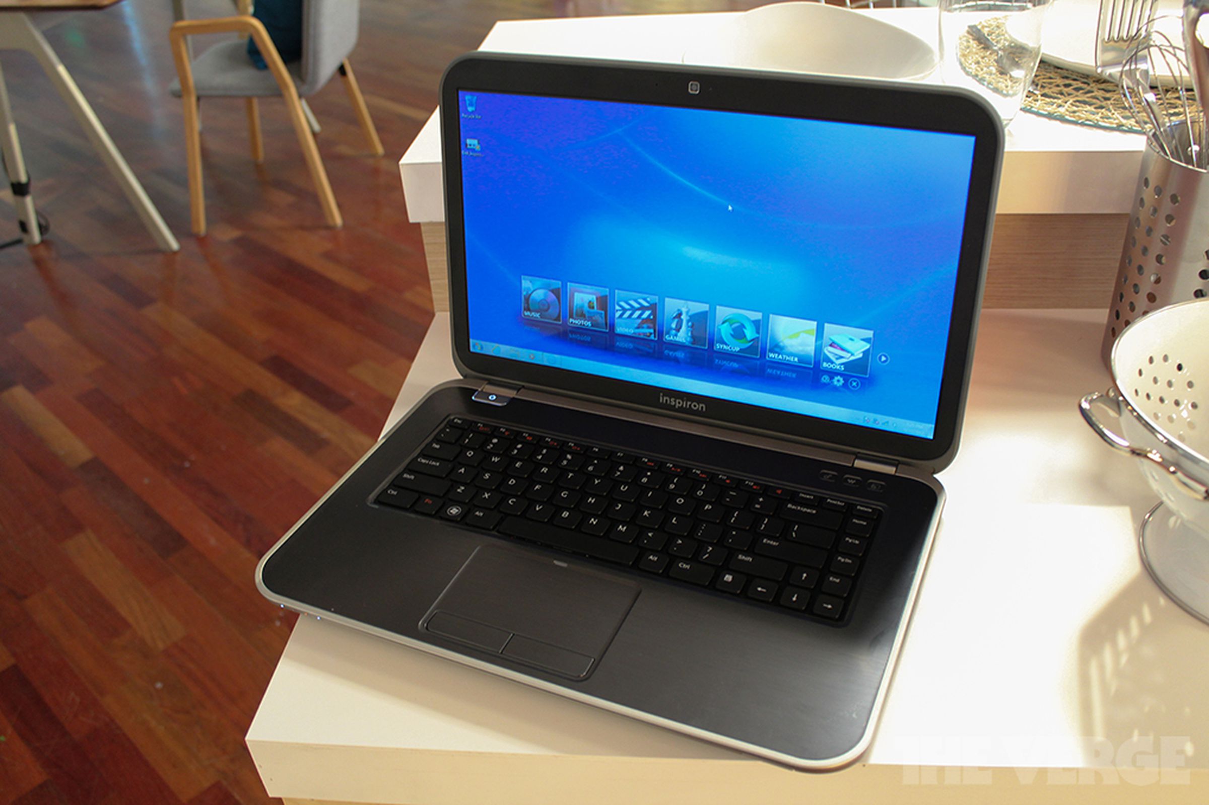 Dell Inspiron R and Special Edition hands on pictures