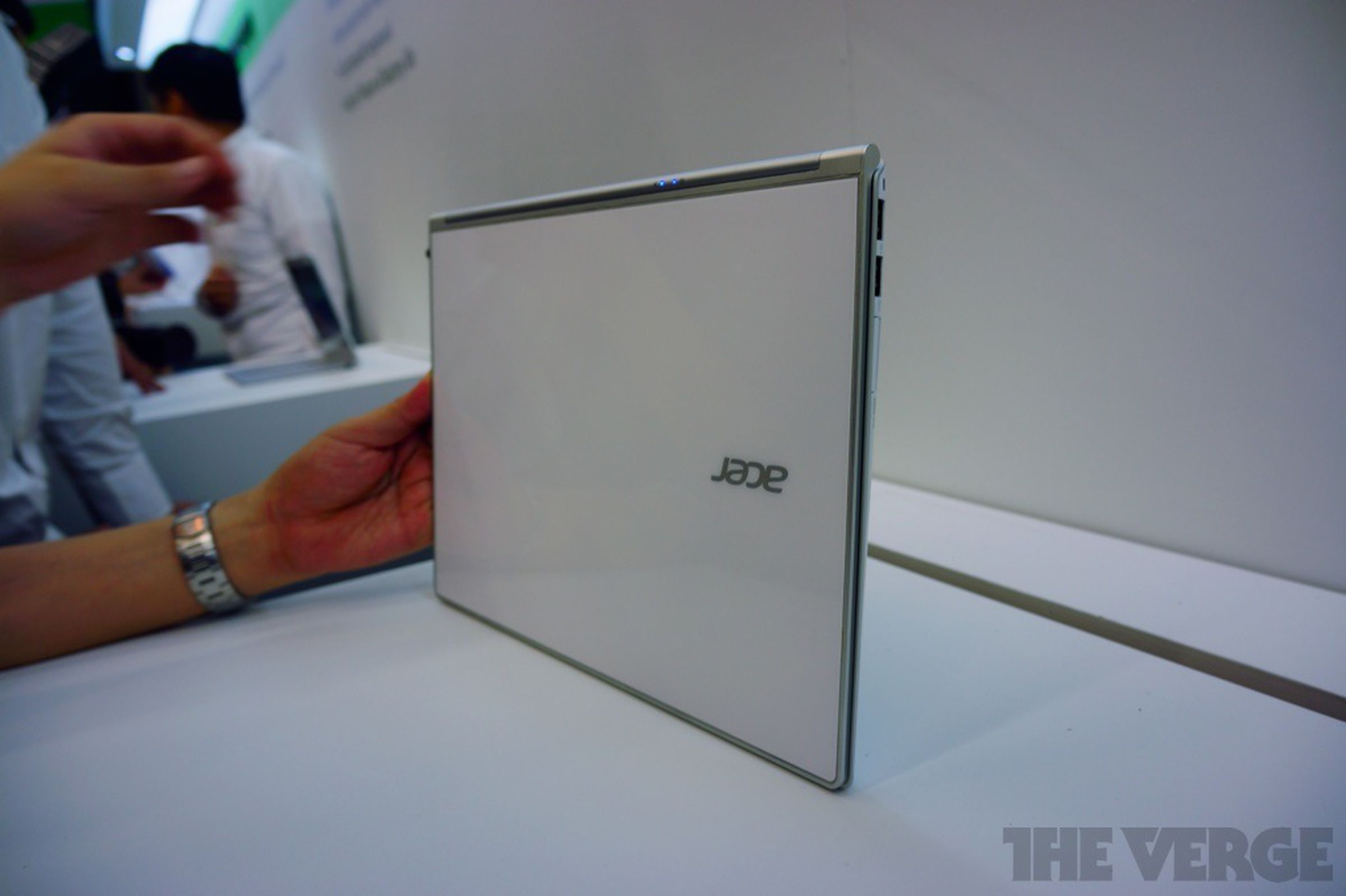 Acer Aspire 5600U and 7600U photos