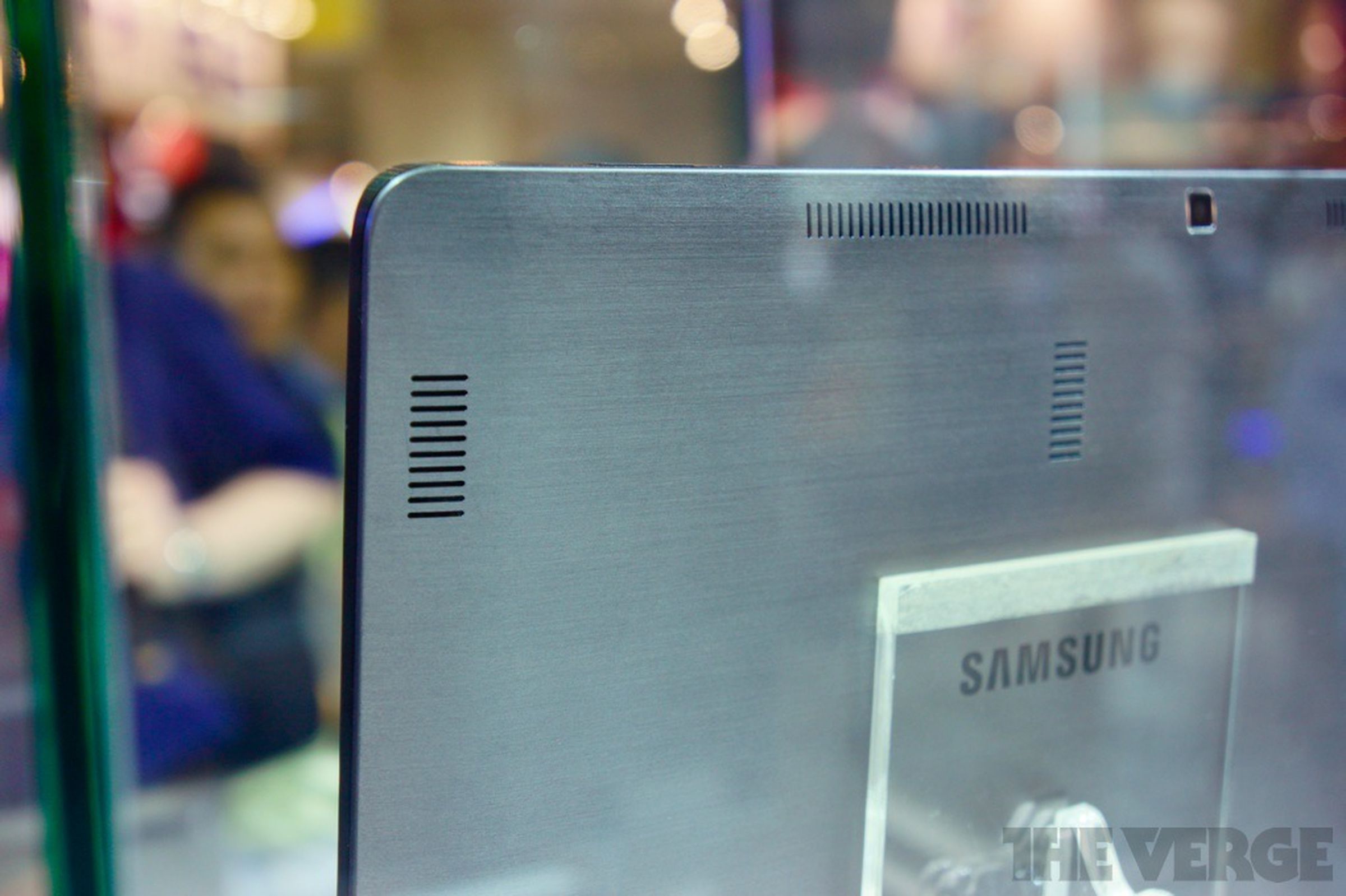 Samsung Series 5 Hybrid PC concept photos