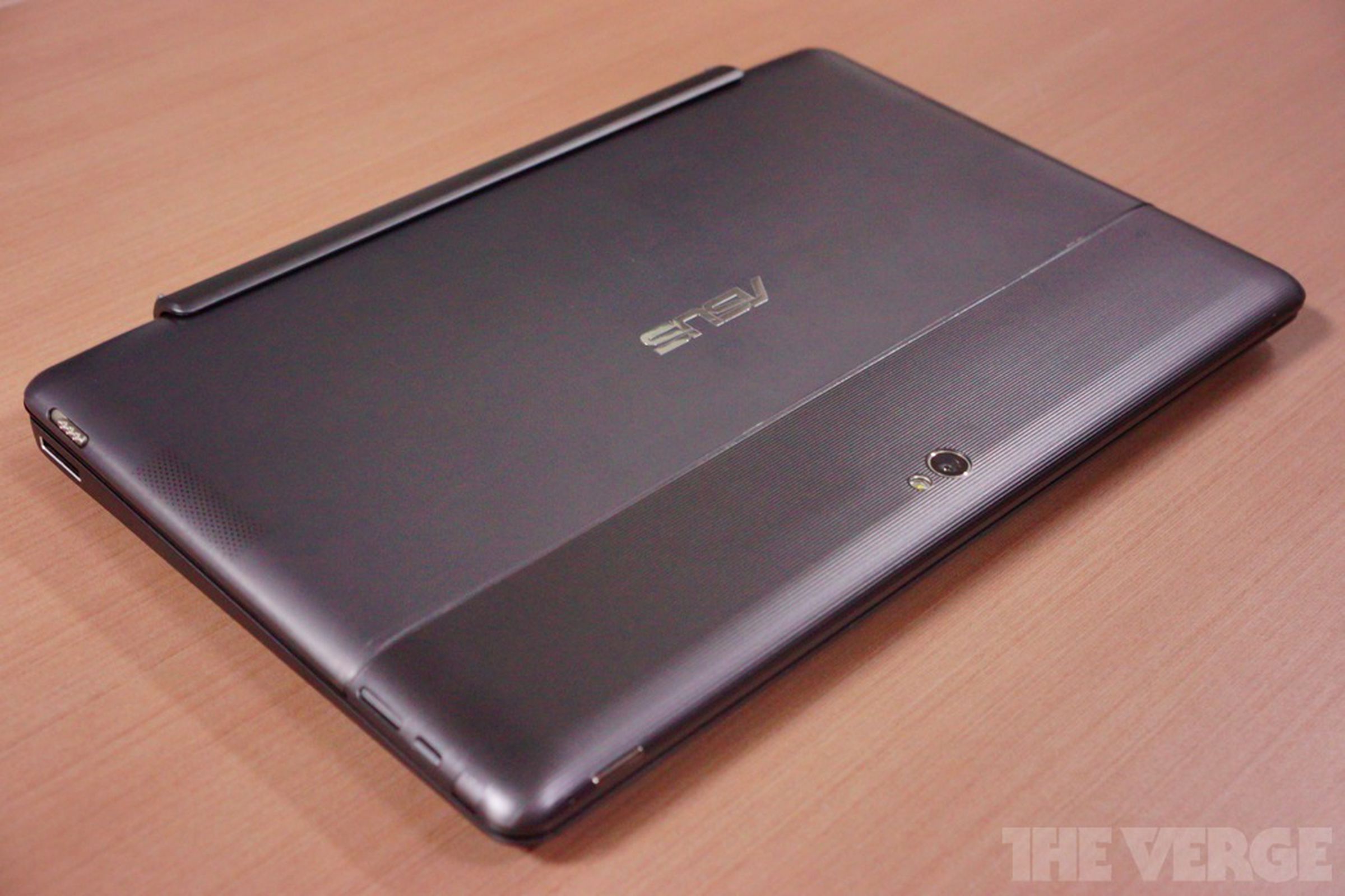 Asus Tablet 600 hands-on photos