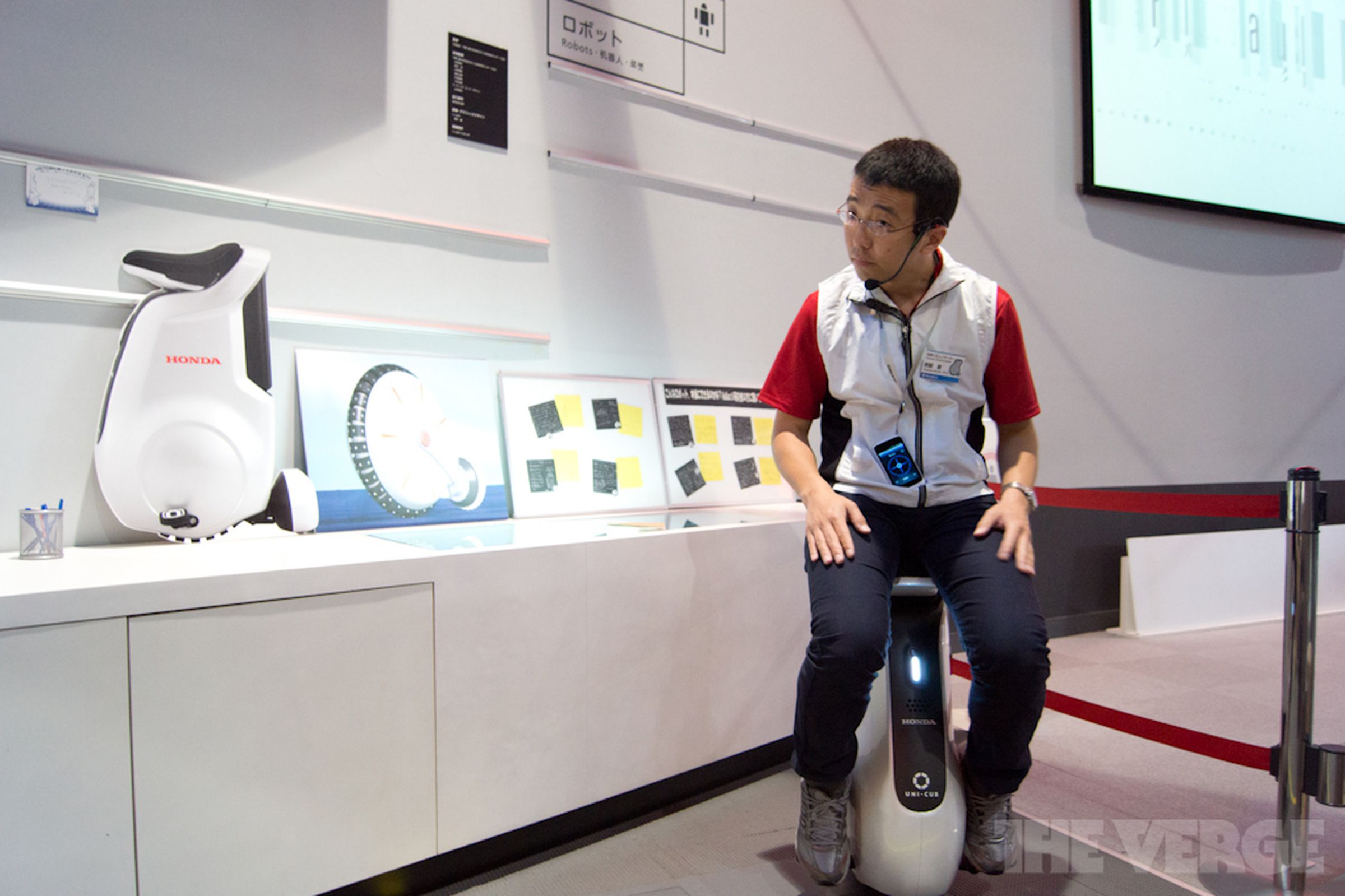 A first look at Honda's Uni-Cub personal mobility device