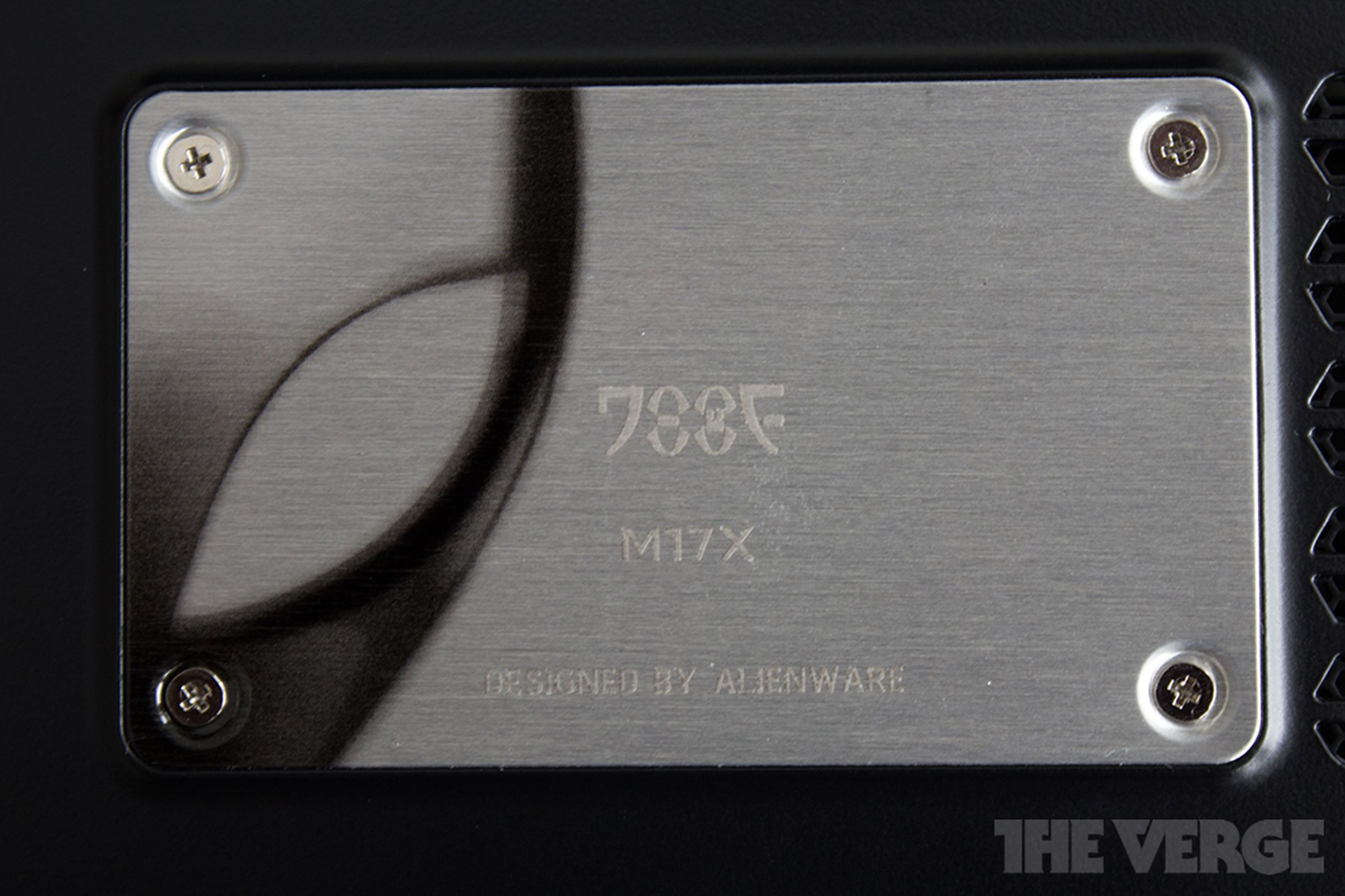 Alienware M17x-R4 review pictures