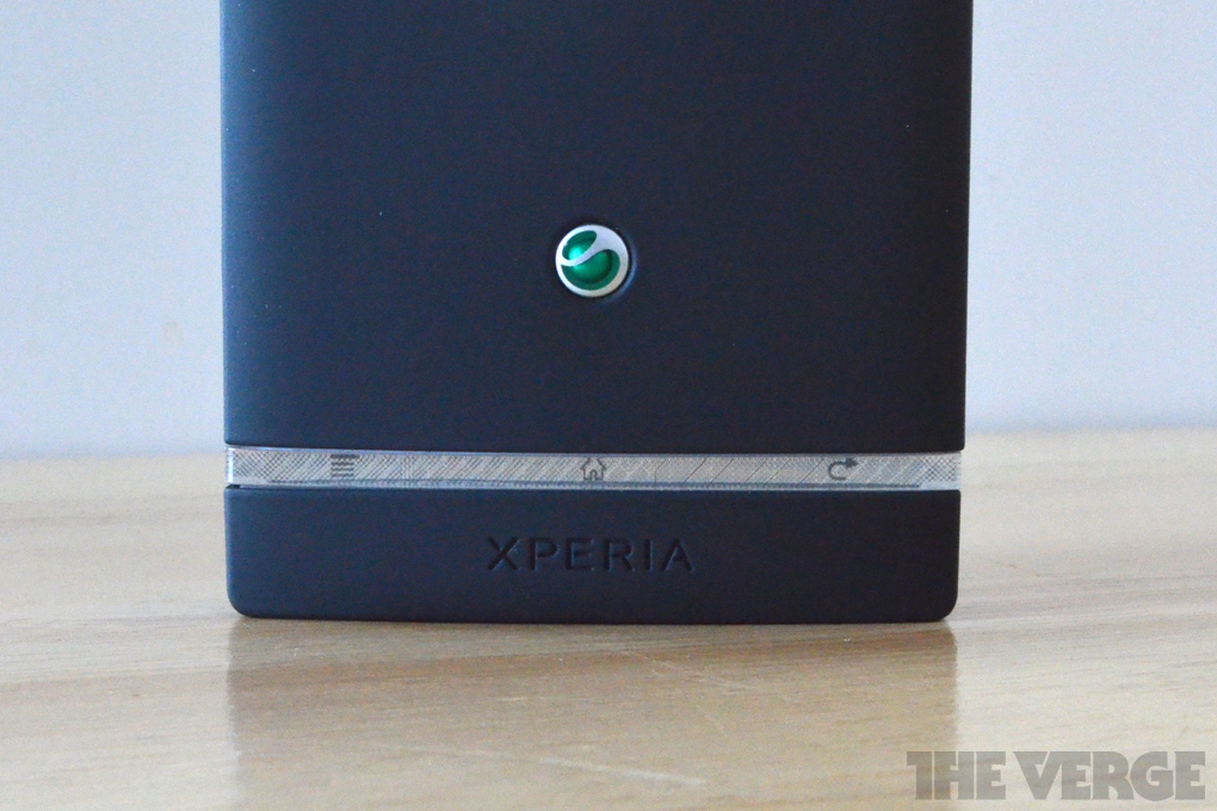 Sony Xperia U review pictures